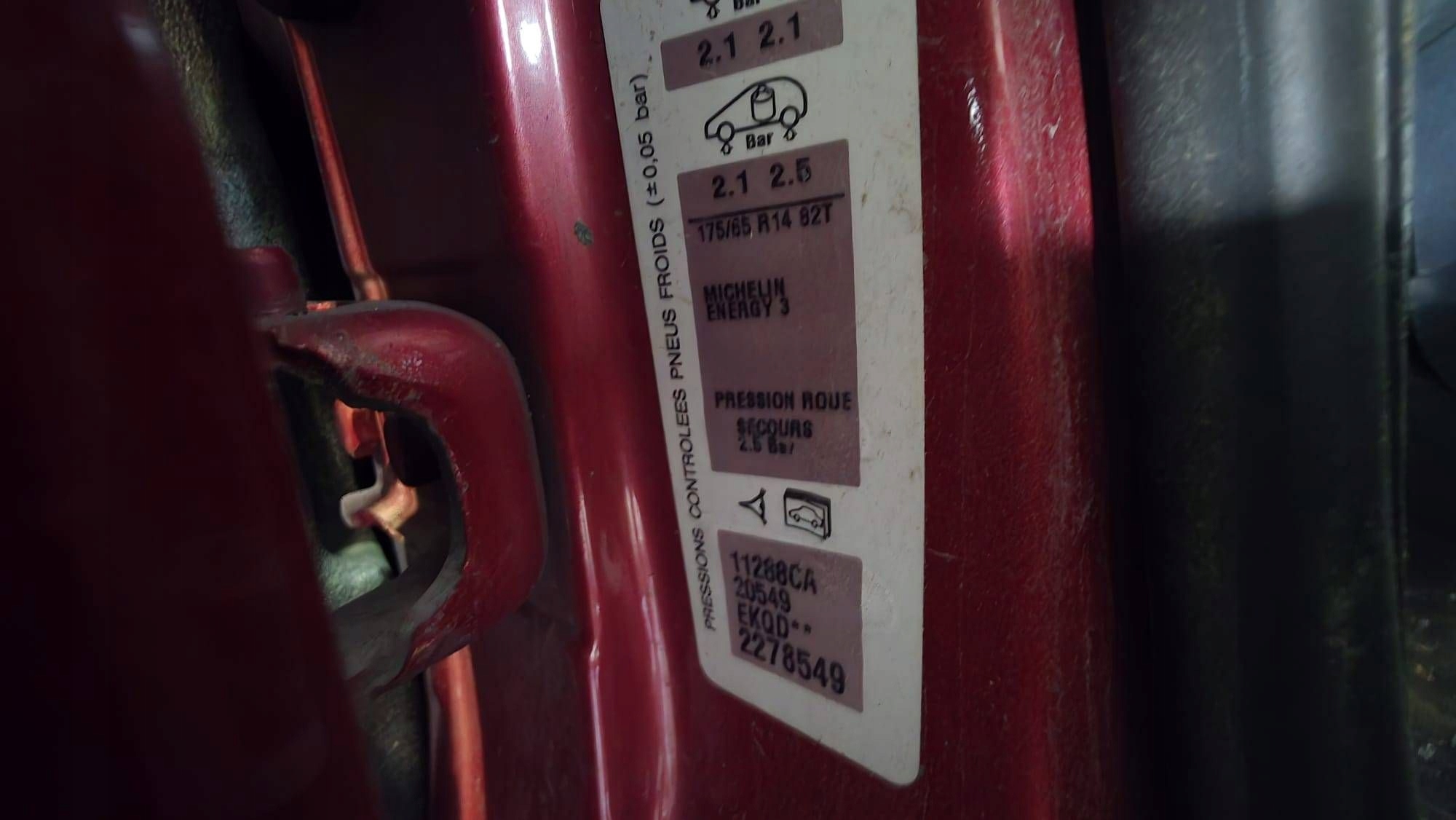 CITROEN C3 e 1 Cofano Rosso bordeaux EKQD