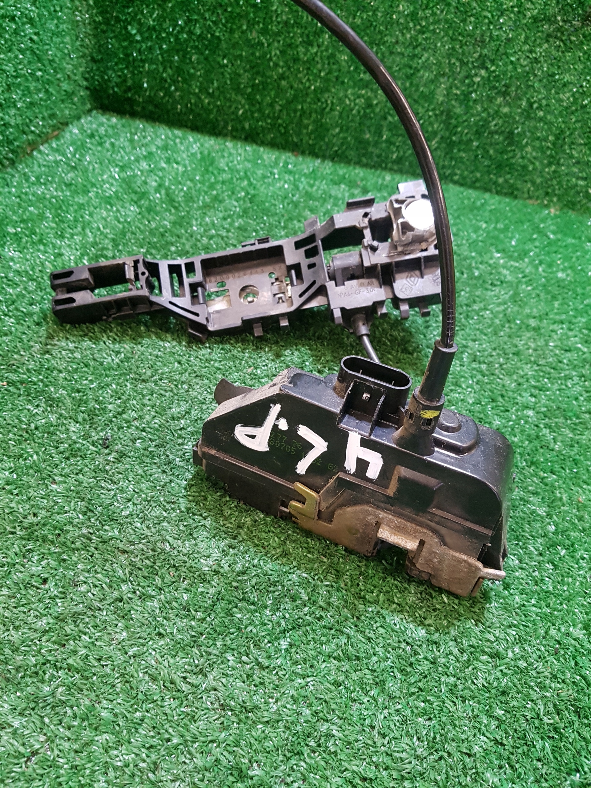 lock door left front RENAULT MEGANE 2 4 PIN