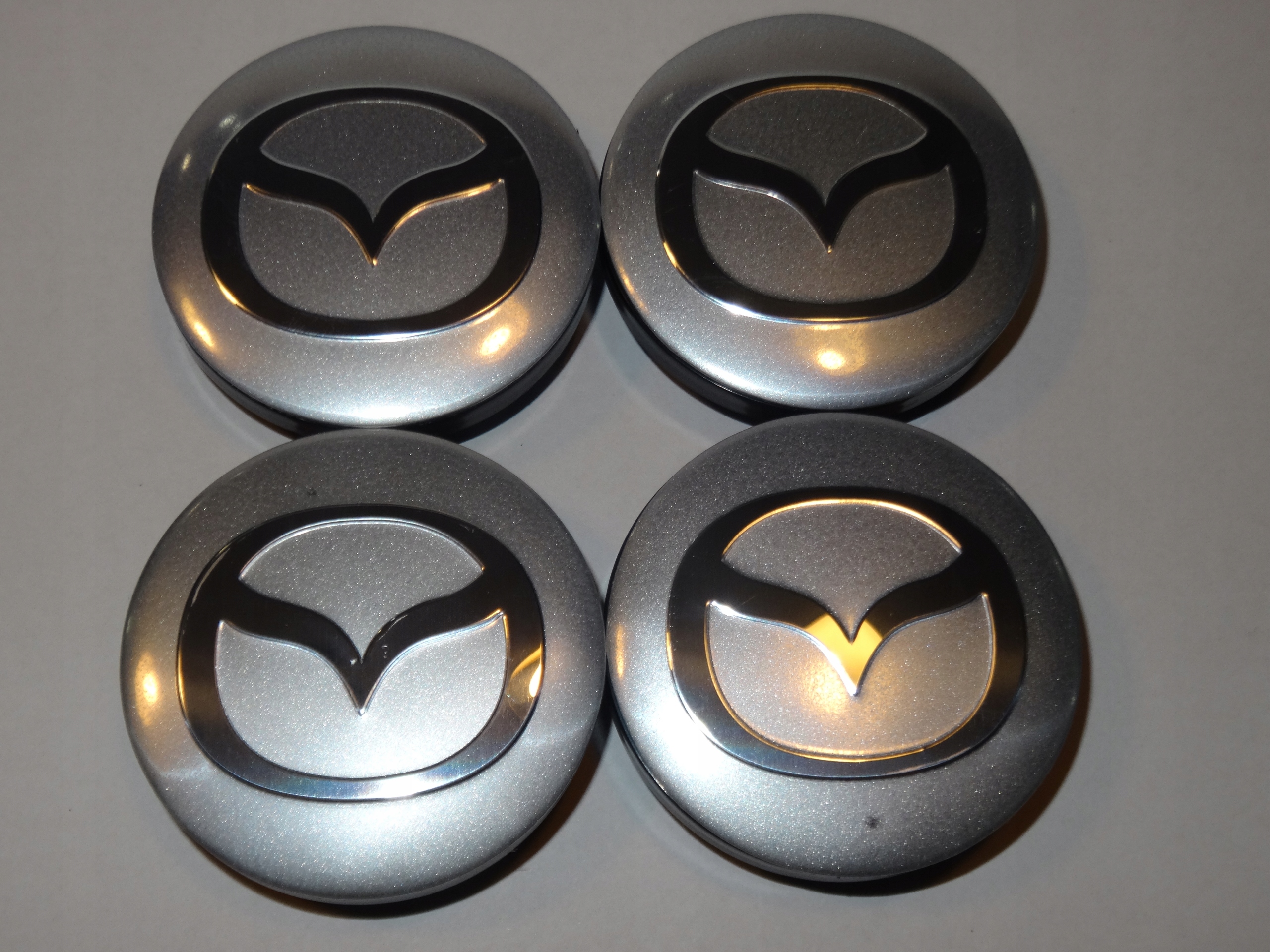 

4x Dekle dekielki emblematy na felgi Mazda 56mm sr