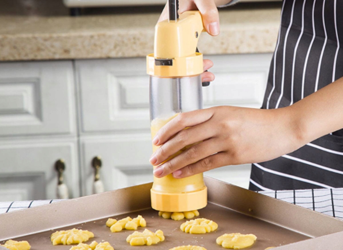 TG56227 DEKORATOR DO CIASTA TORTU MASZYNKA DO CIASTEK Kolor dominujący żółty