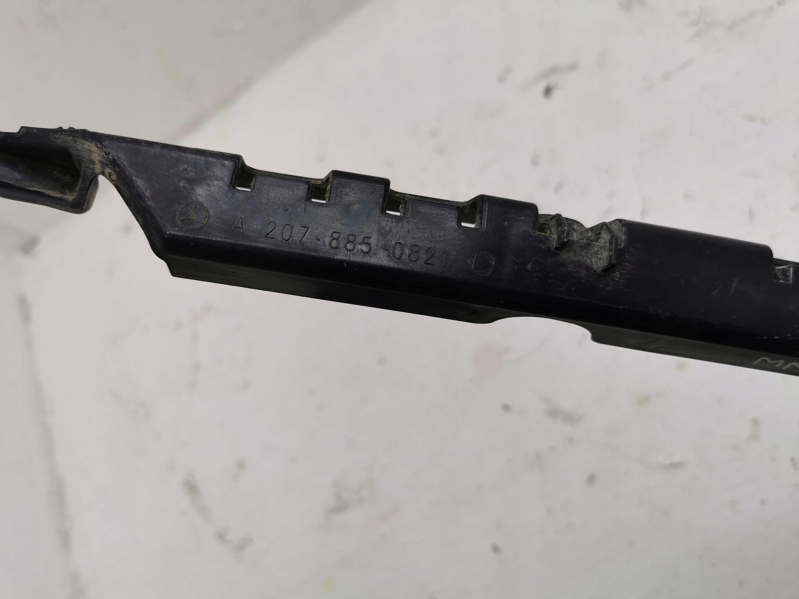 bumper bracket right rear part MERCEDES E-KLASA W207