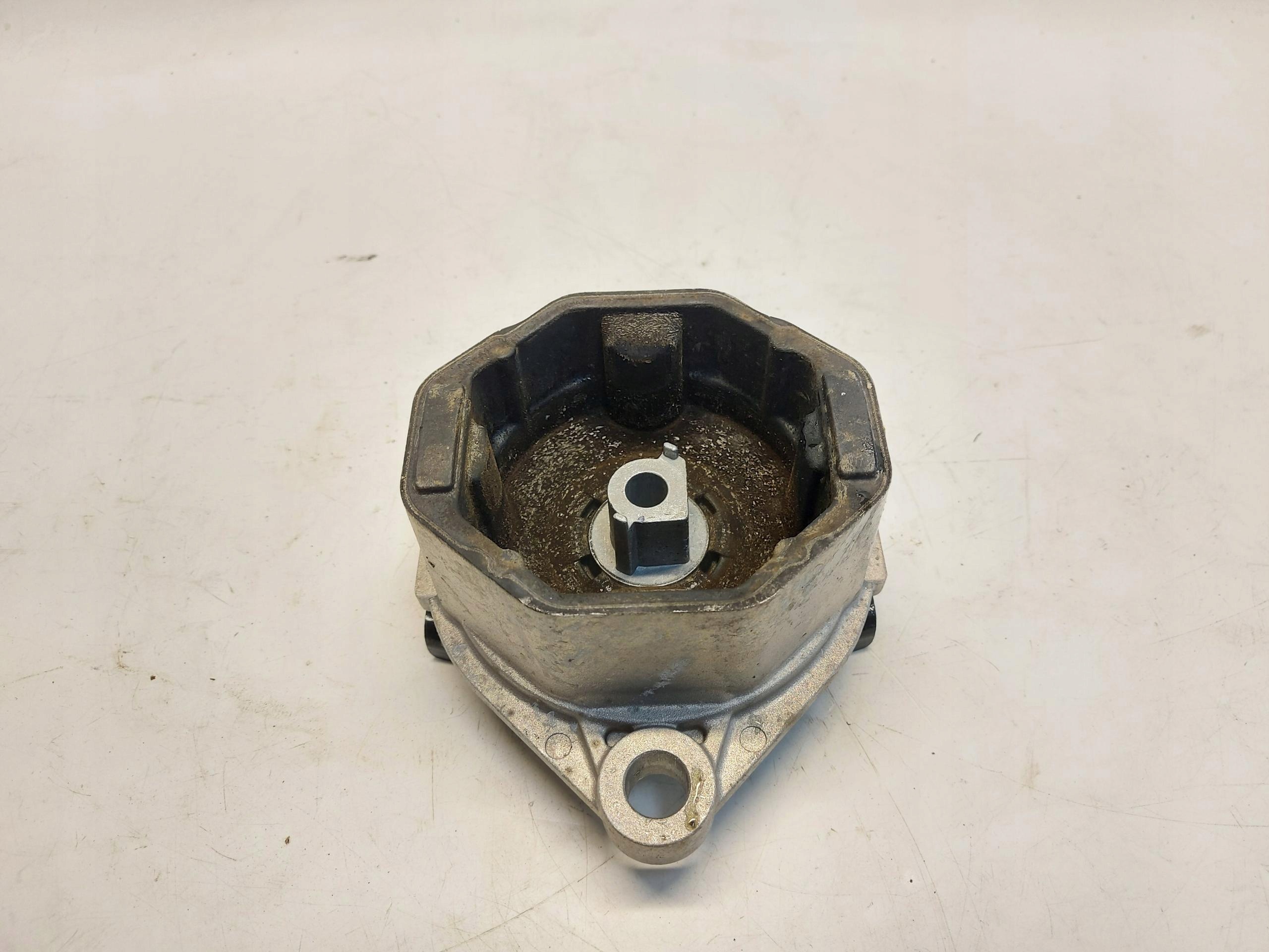 VOLVO XC40 LIFT Recharge engine mount left 31686296