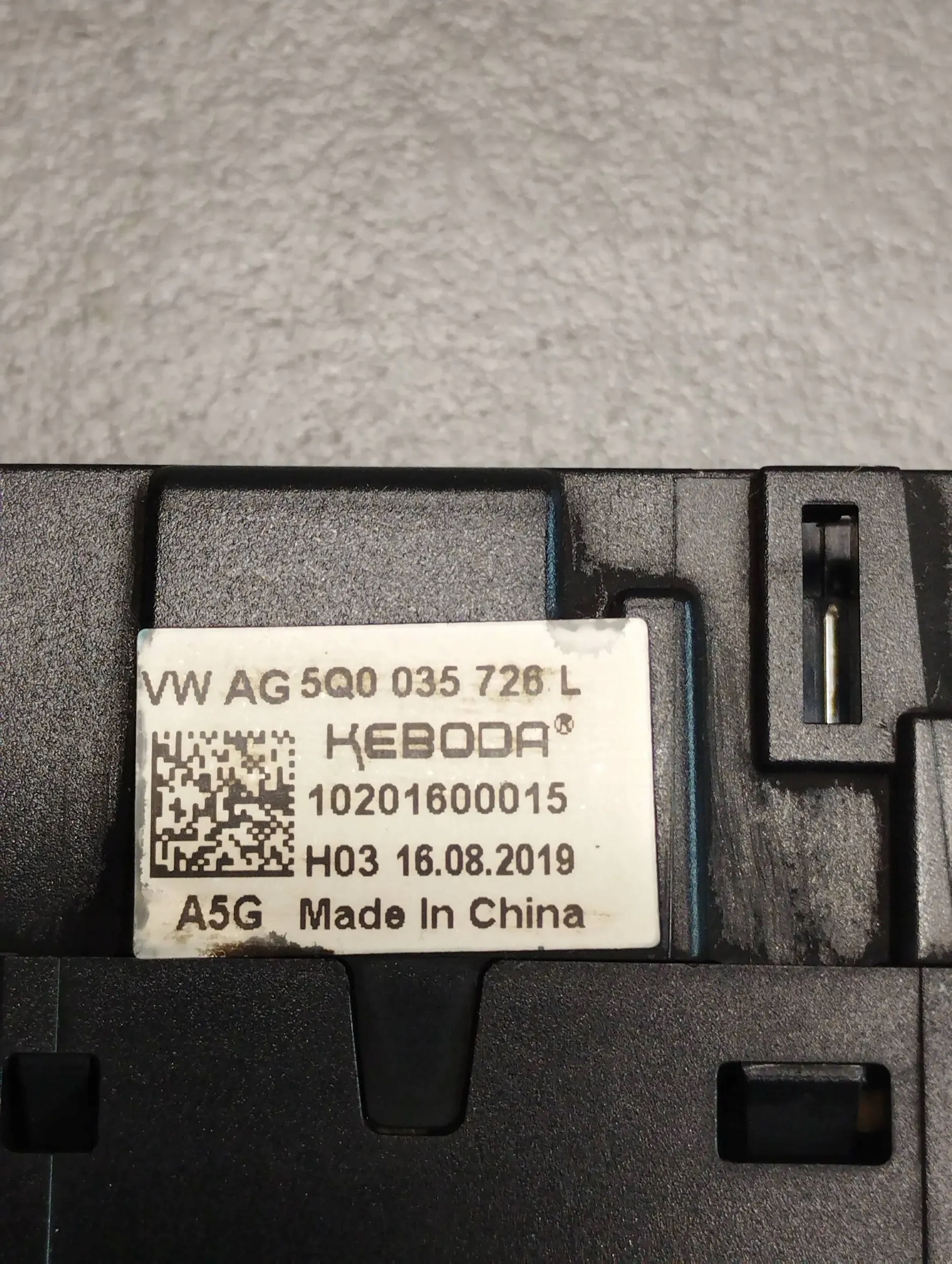Skoda Superb 3V Podwojne adapter USB 5Q0035726L