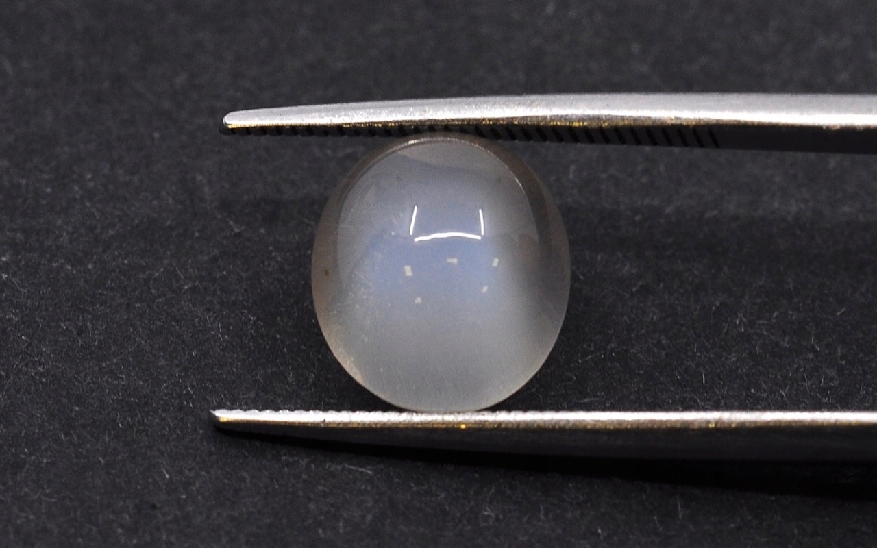 Měsíční kámen kabošon ovál 9,2x8,3 mm