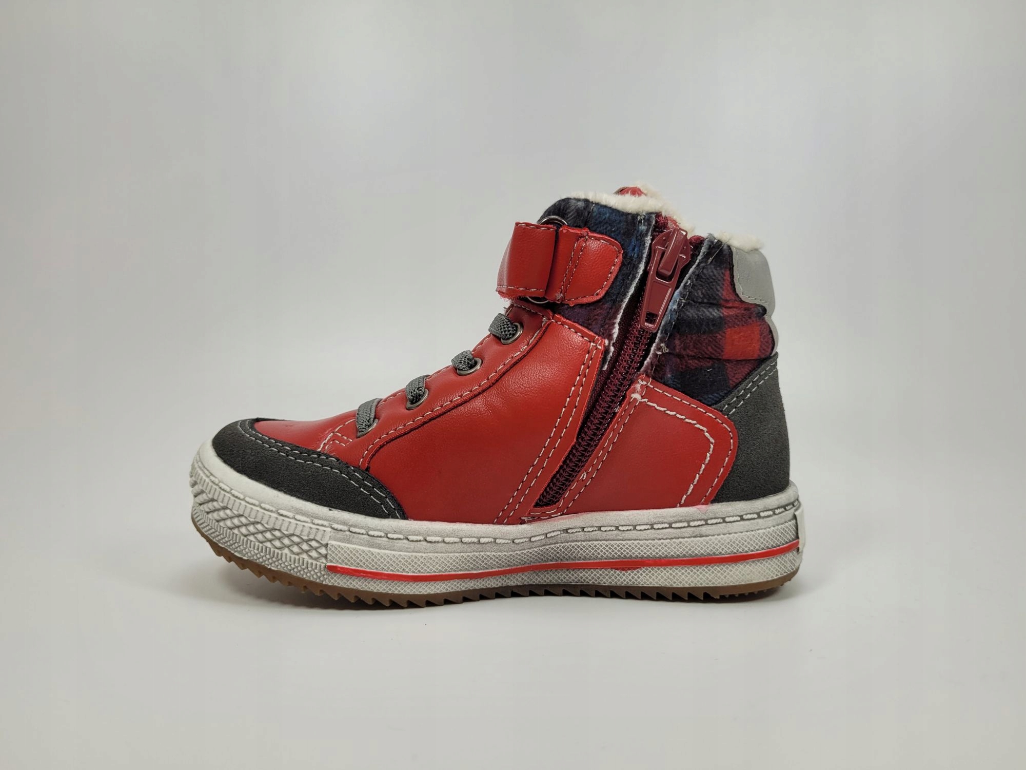 TRZEWIKI OCIEPLANE AMERICAN CLUB GC25/21 28 Materiał skóra ekologiczna