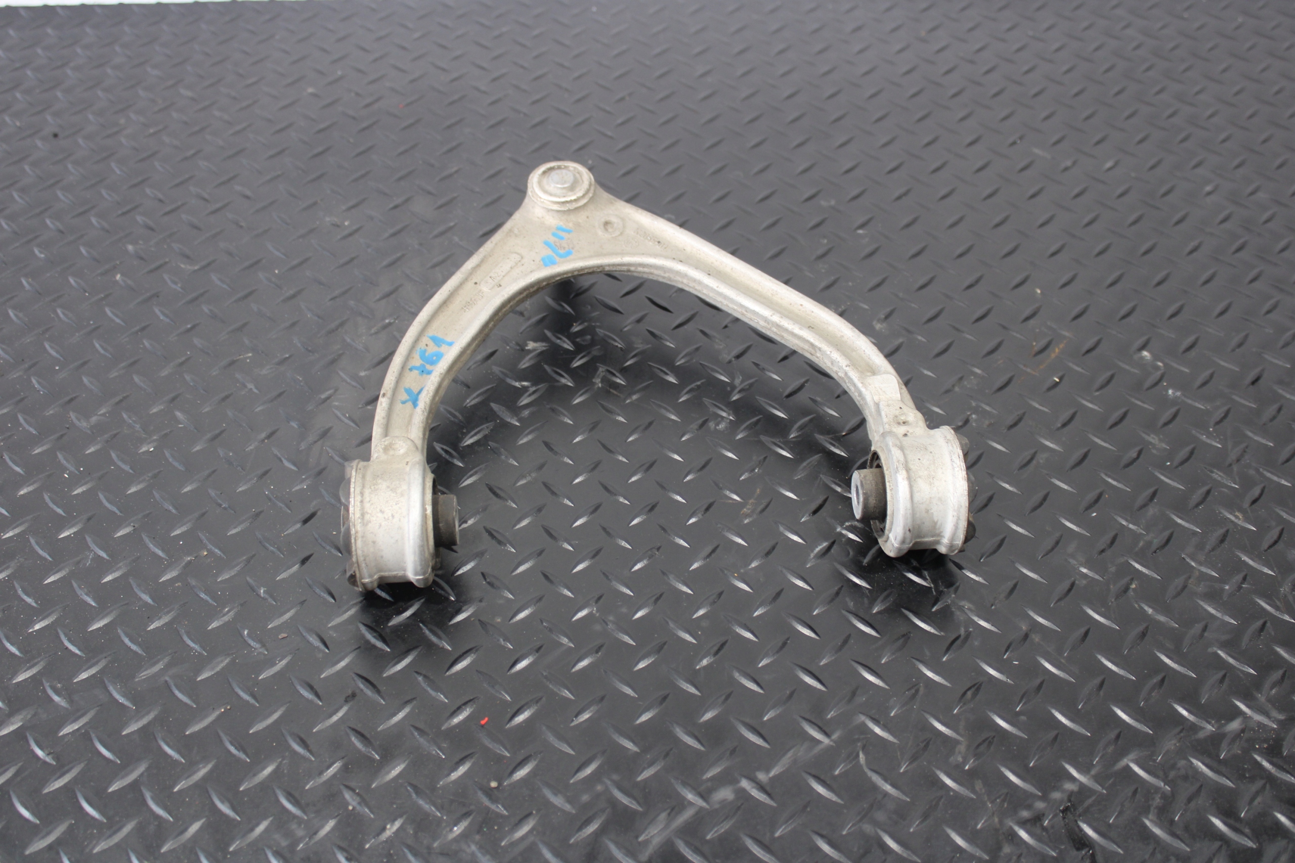 arm left front upper JAGUAR F-PACE X761
