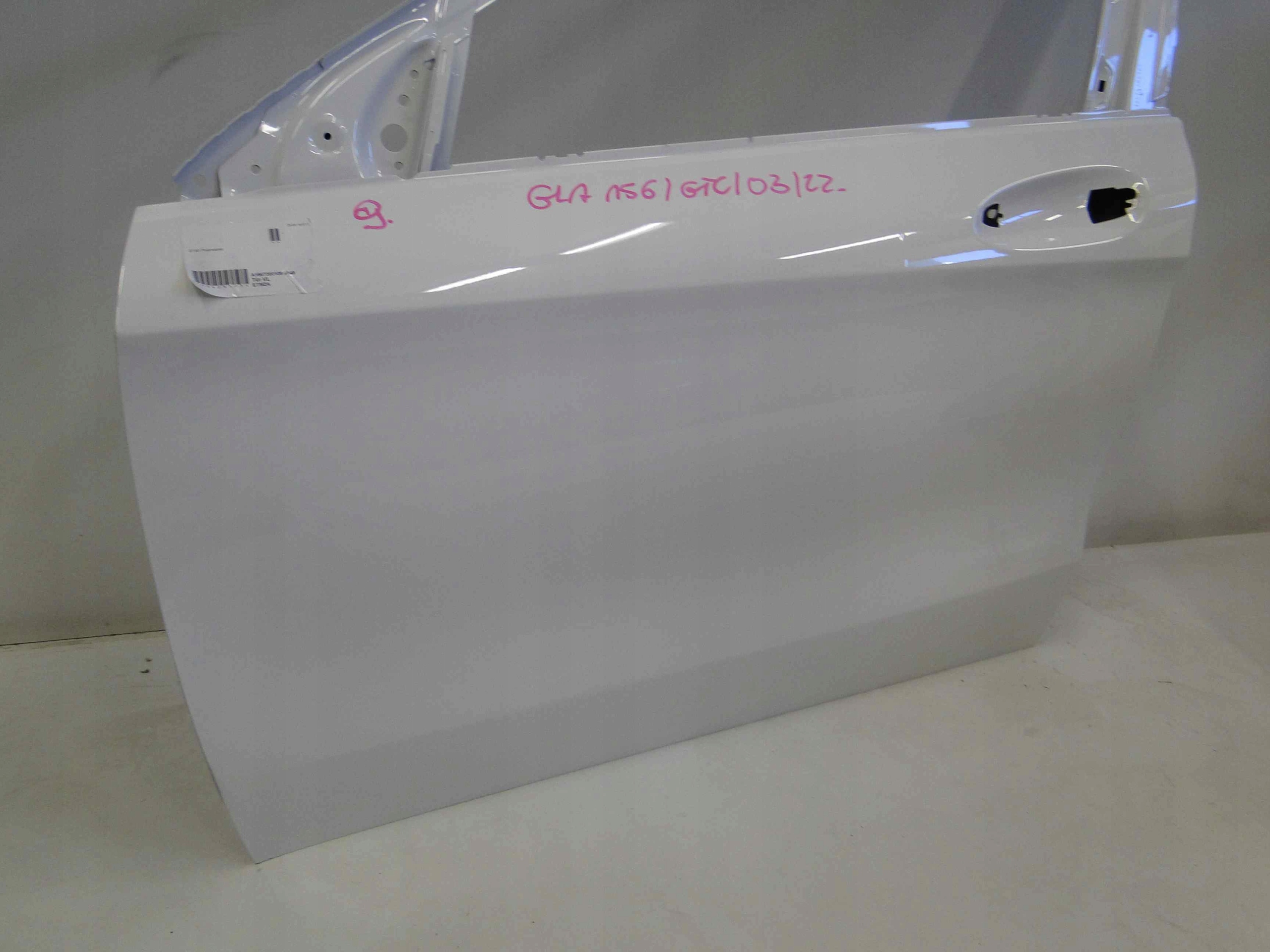 MERCEDES GLA X156 156 DRZWI PRZEDNIE LEWE 149 Typ samochodu Samochody osobowe