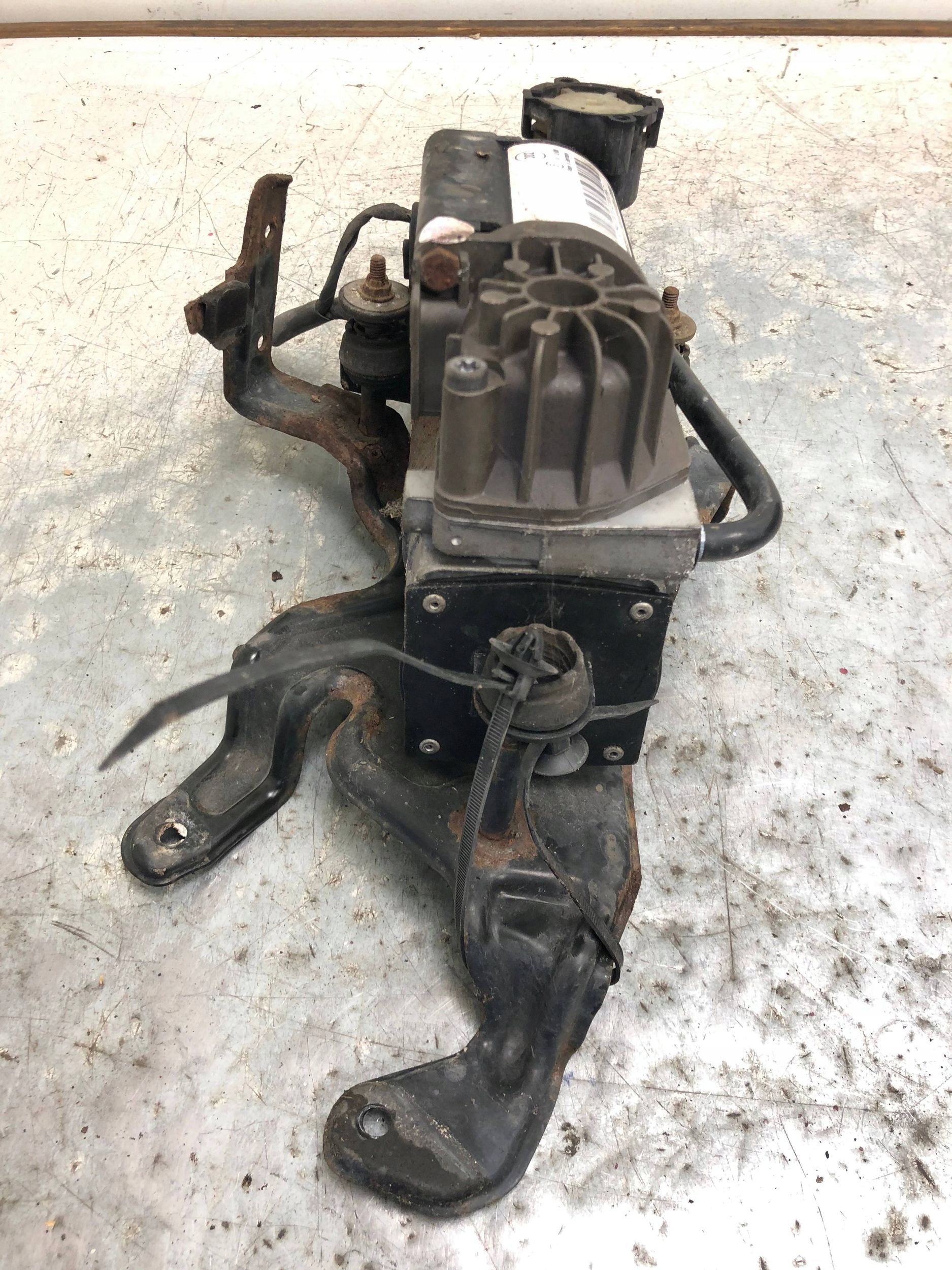 compressor; springing MERCEDES W211 4430201901