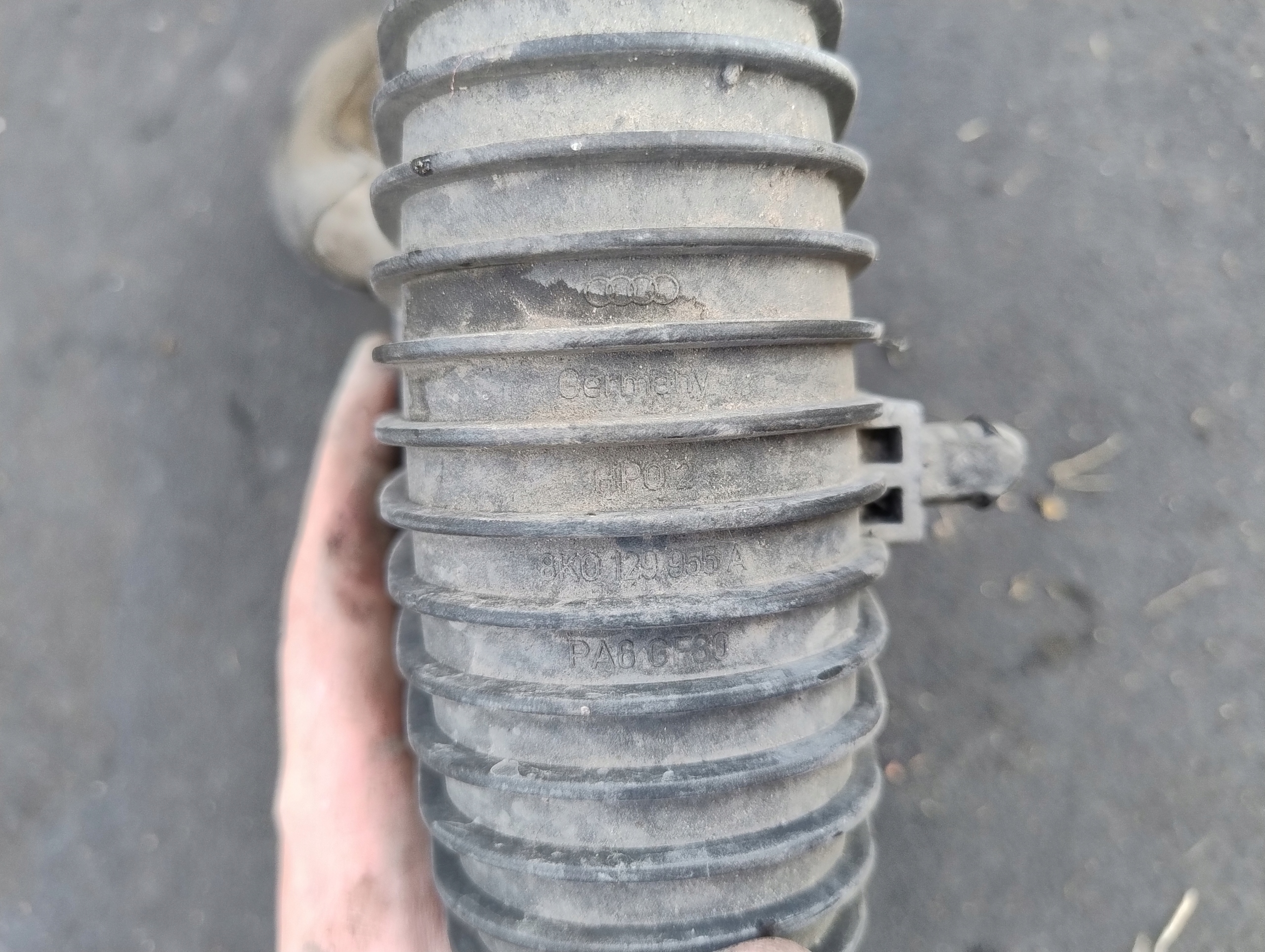 BEHÄLTER LUFT REZONATOR AUDI A4 B8 A5 8T 8K0129955A