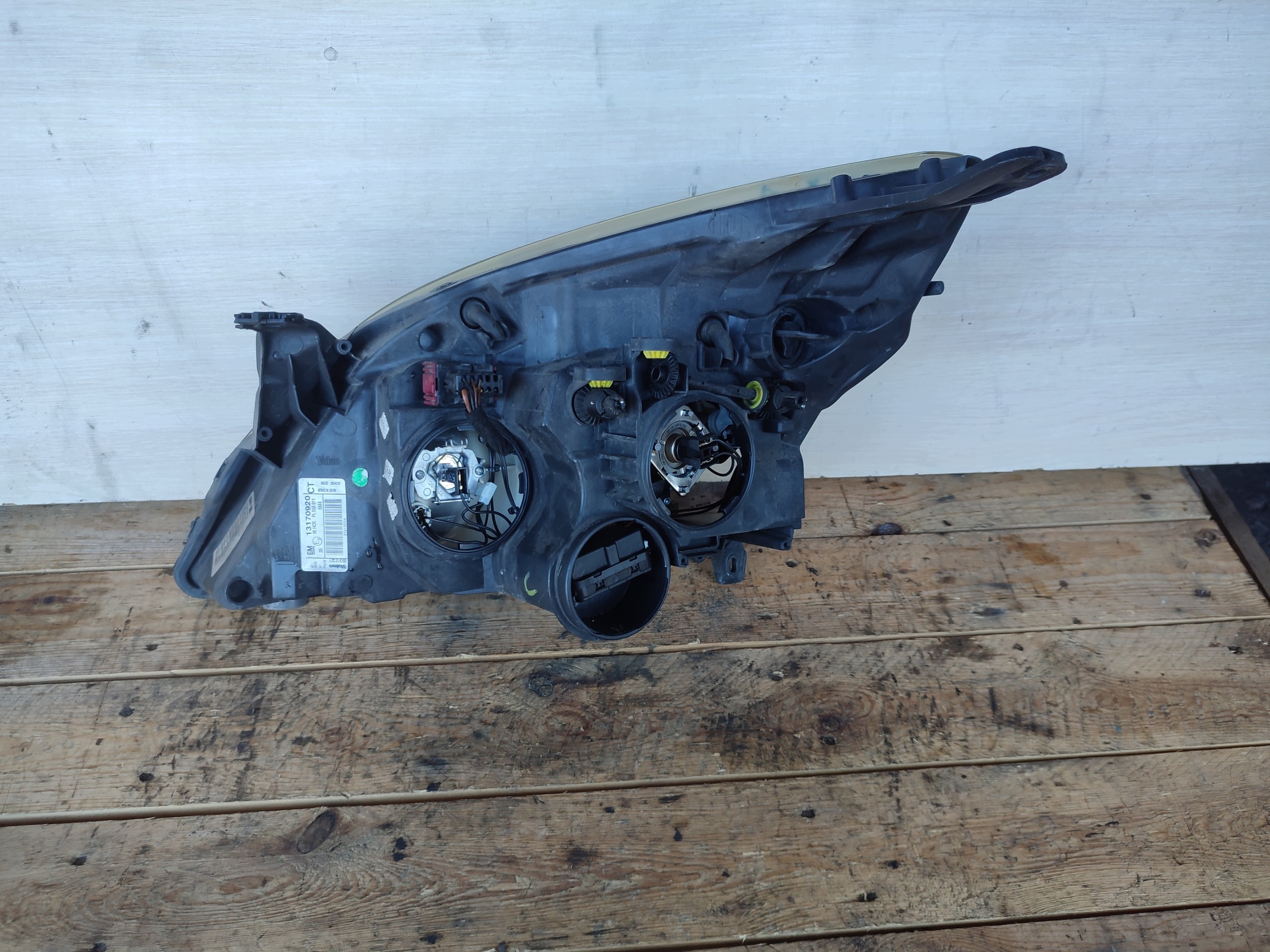 REFLEKTOR right OE 13170920 OPEL VECTRA C 05-09R