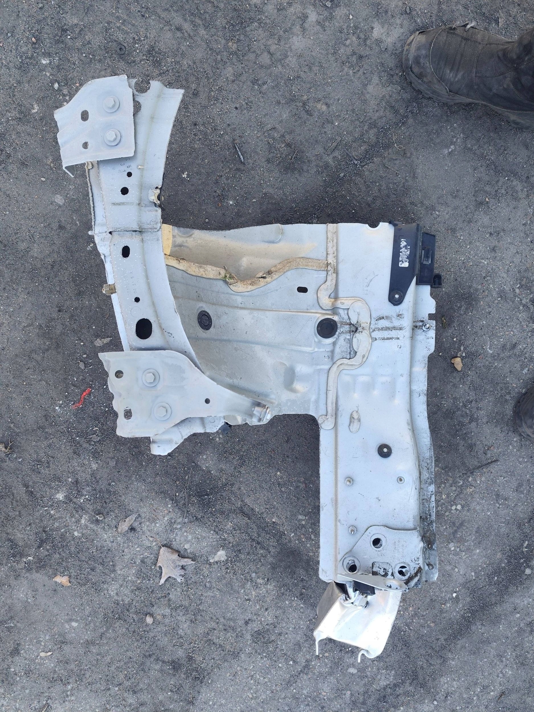 MERCEDES B KLASA W247 front body quarter left