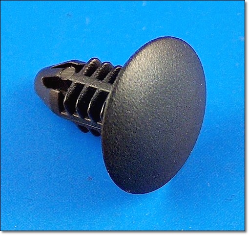 5szt SUZUKI GRAND VITARA '05--SPINKA USZCZ.MASKI Jakość części (zgodnie z GVO) P - zamiennik o jakości porównywalnej do oryginału