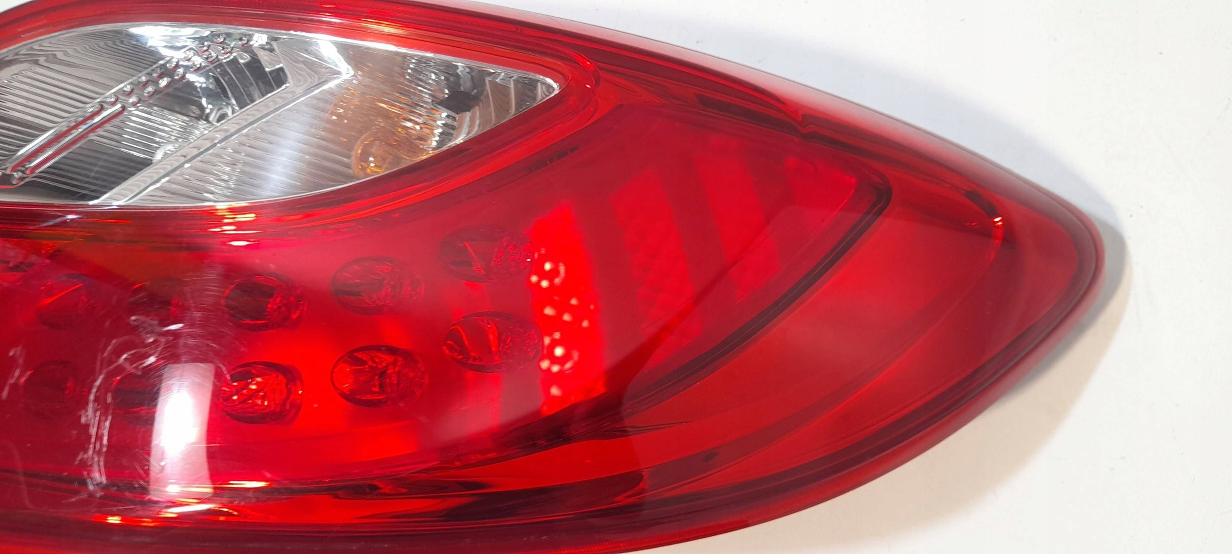 Mazda 2 DE light rear right D65151150(R478)