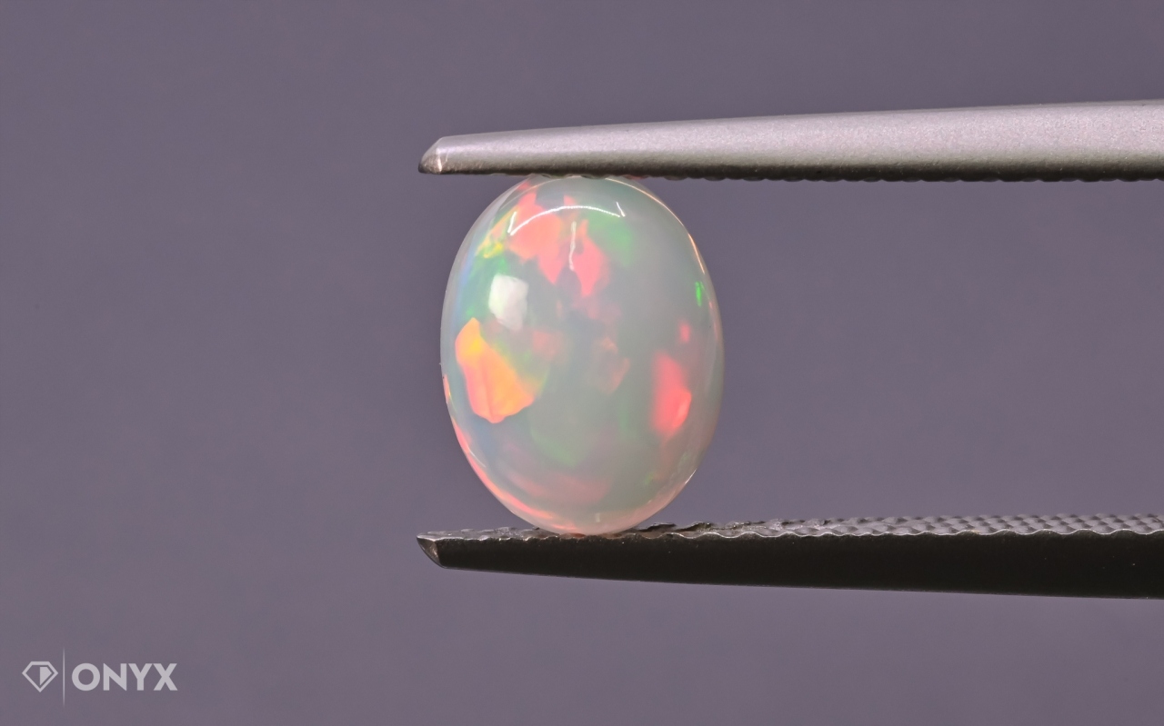 Opál z Etiopie kabošon ovál 8x6 mm
