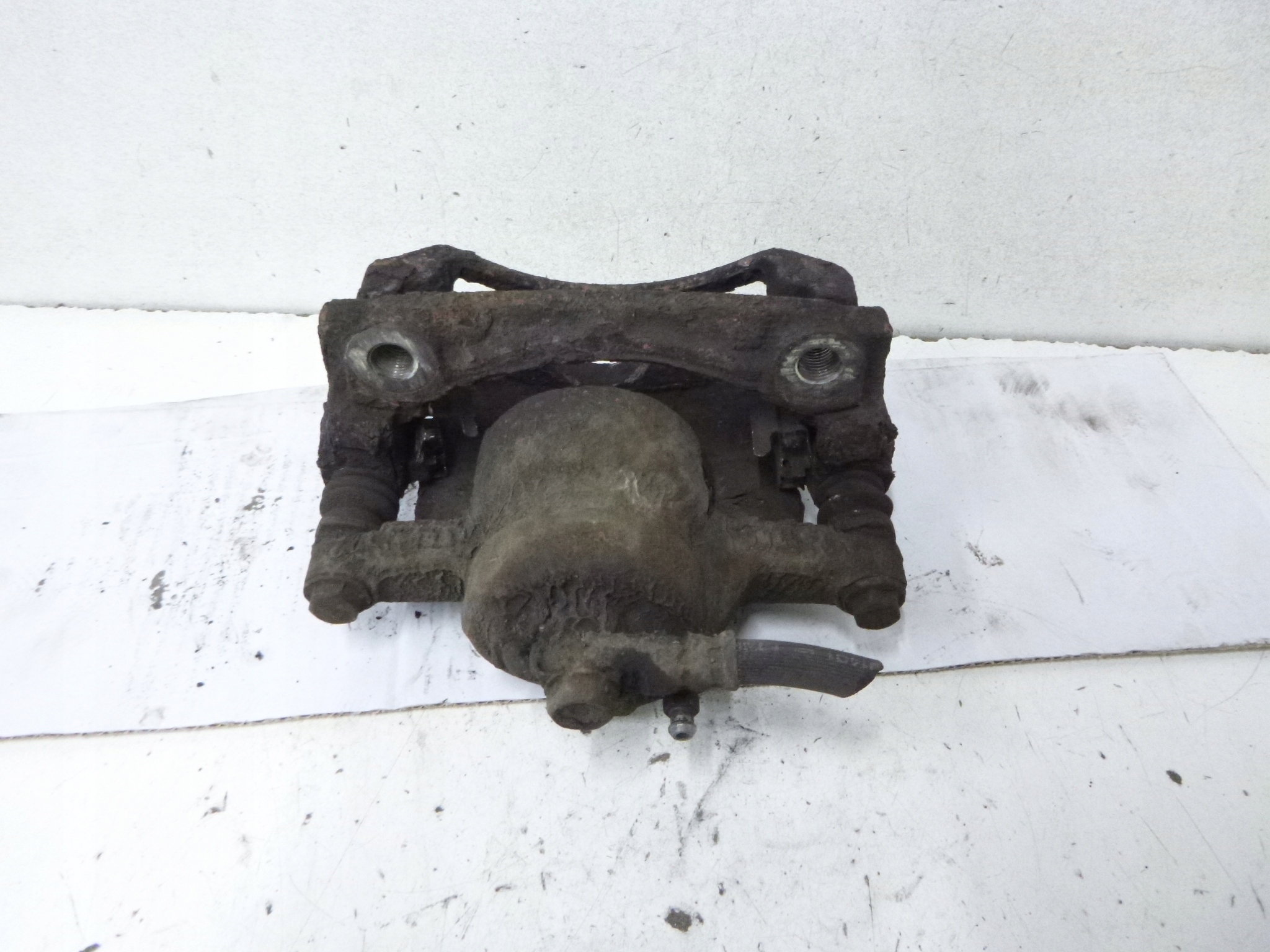 caliper brake + Jarzmo front left Peugeot 107 1.0 2006r.