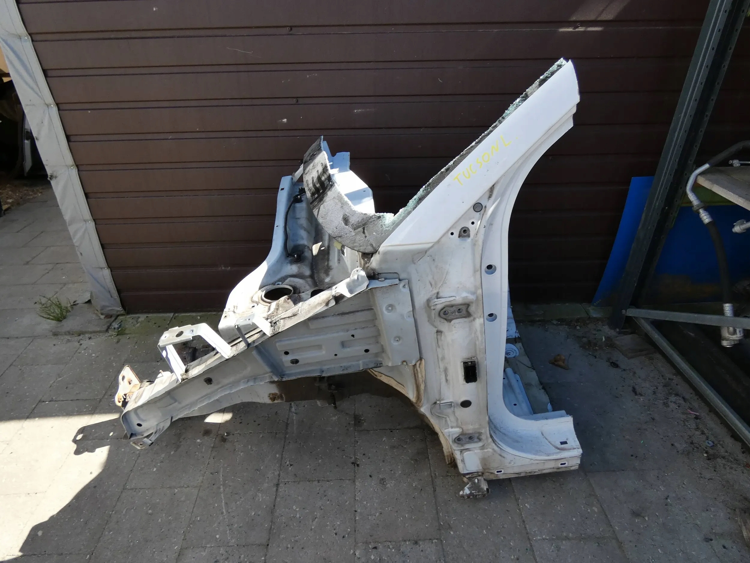 HYUNDAI TUCSON III quarter quarter left front front left