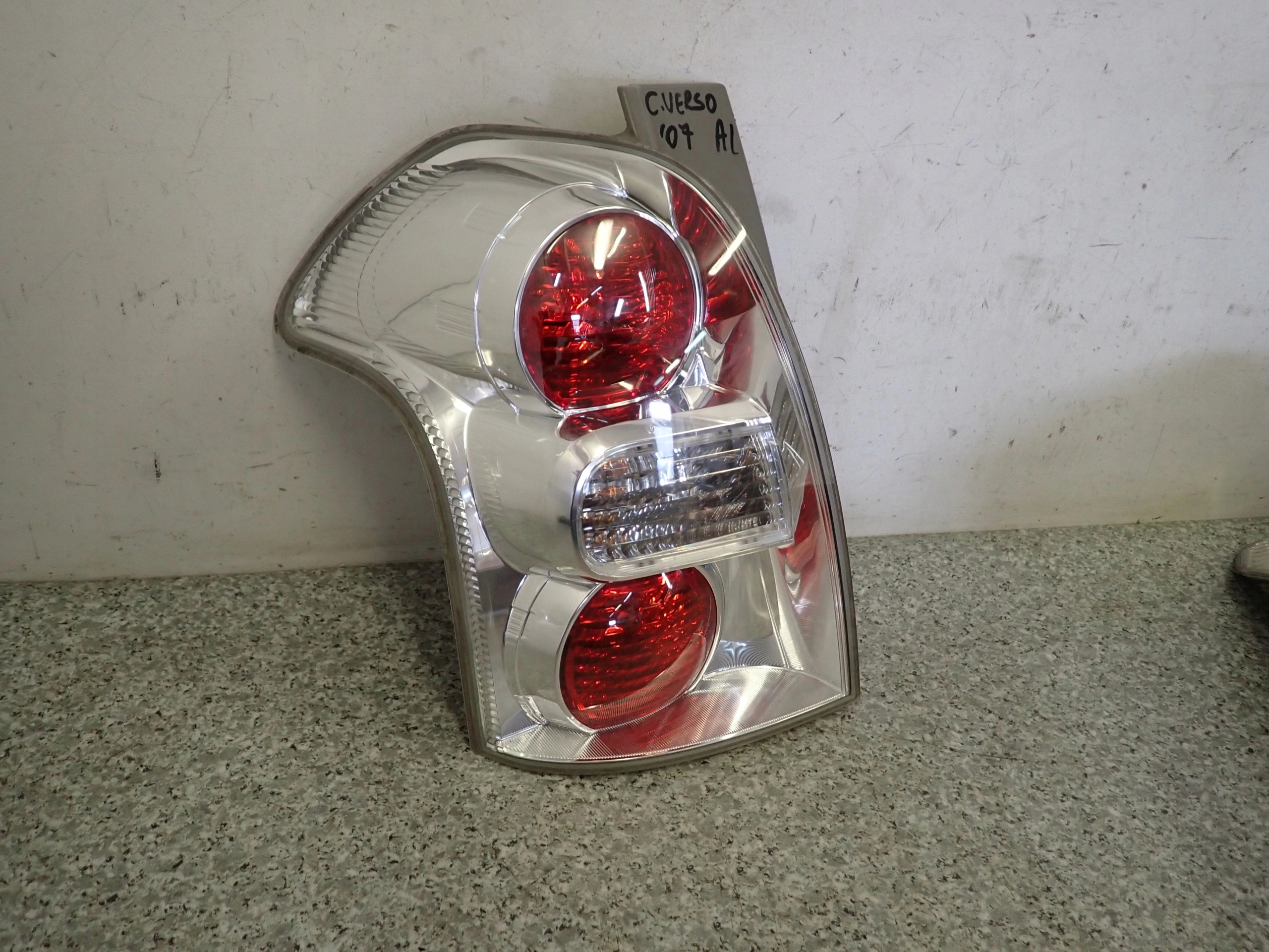 TOYOTA COROLLA VERSO 07- LAMPA TYLNA LEWA LIFT Typ samochodu Samochody osobowe