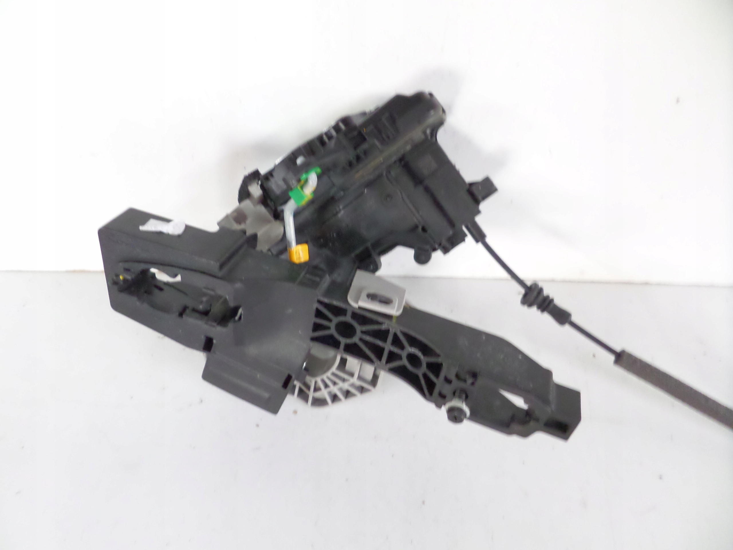 lock door rear part left KIA PROCEED III 18