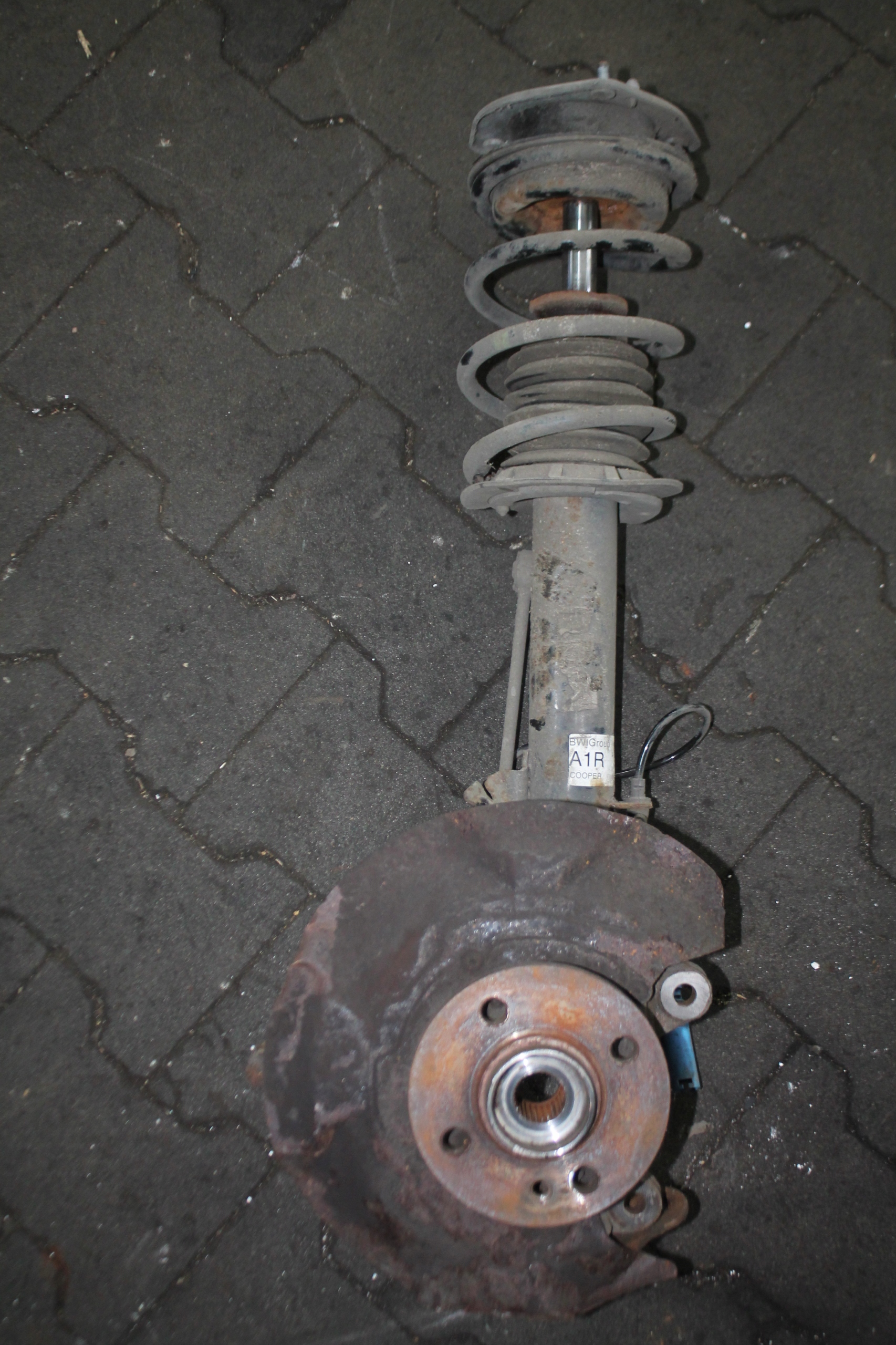 McPherson right front MINI R55 CLUBMAN 1.6 16V 07