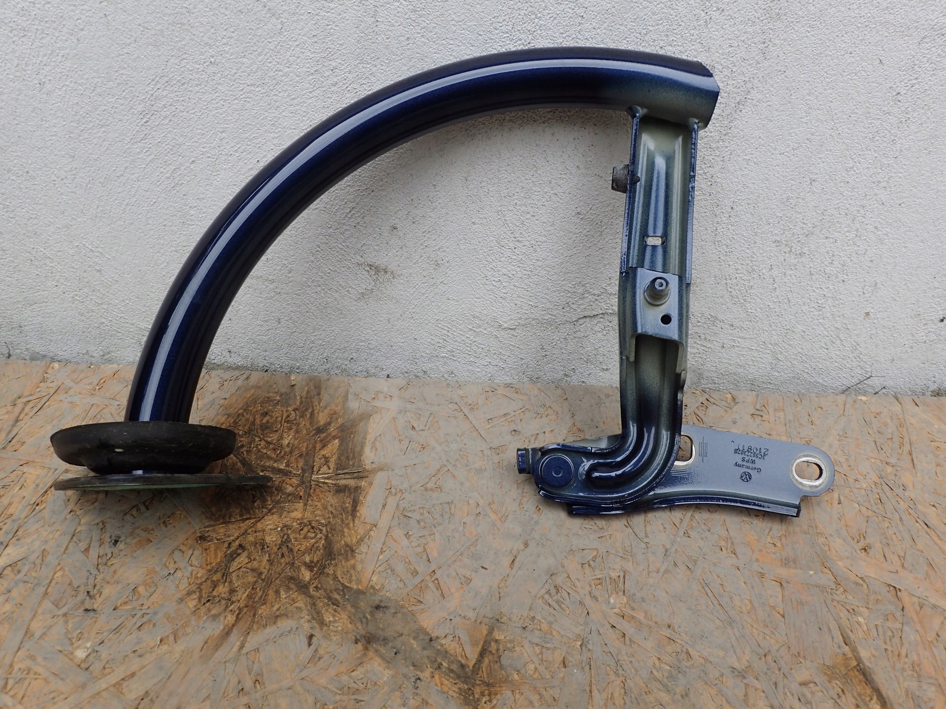 hinge right VW PASSAT B7 sedan 3C5827302B LH5X