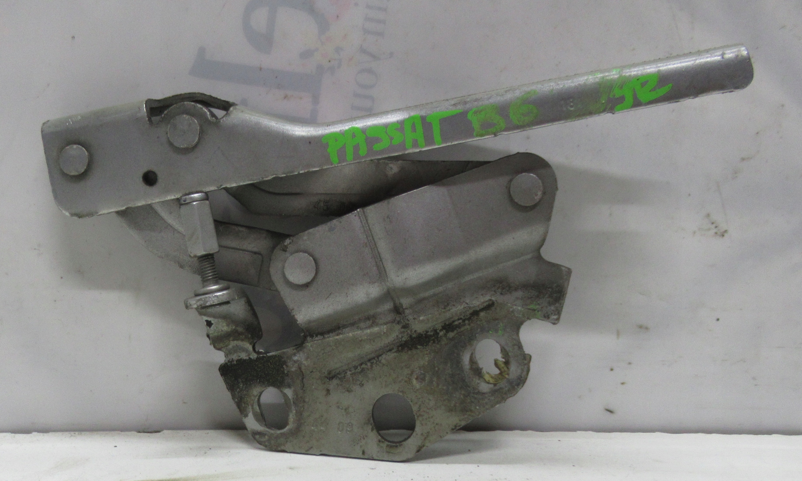 VW PASSAT B6 bonnet hinges 3C0823301E
