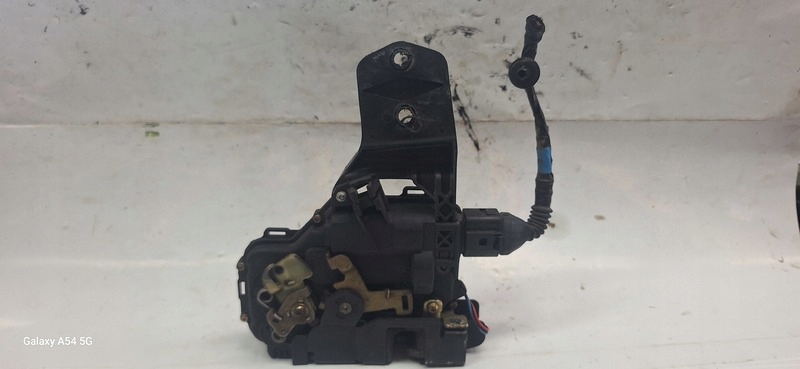lock door left front VW PASSAT B5 3B1637015A