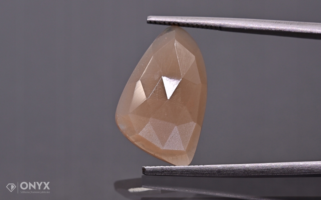 Měsíční kámen fazetovaný nepravidelný 18x11 mm