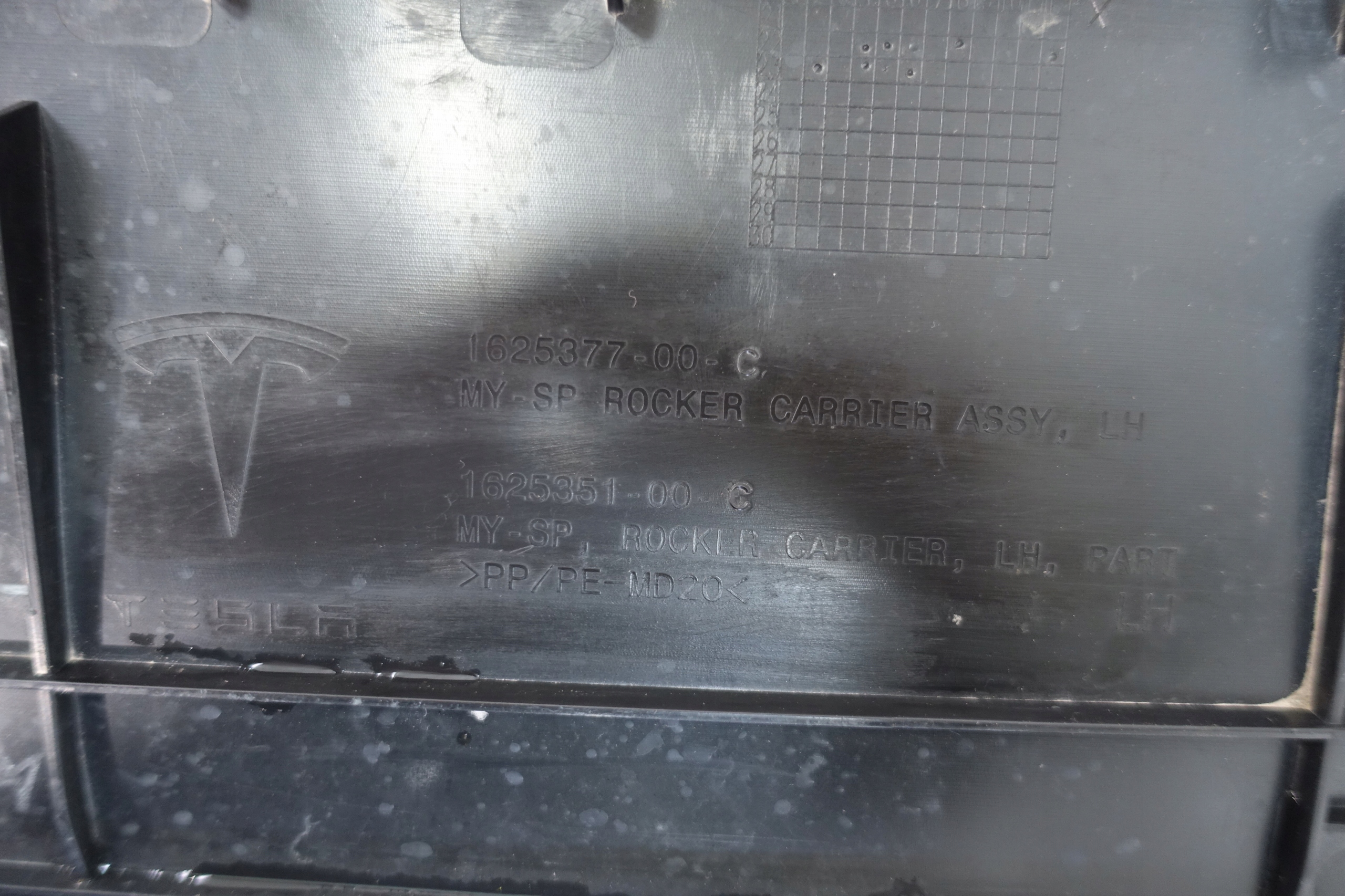 TESLA MODEL Y moulding cap threshold left lower 1625377-00-C