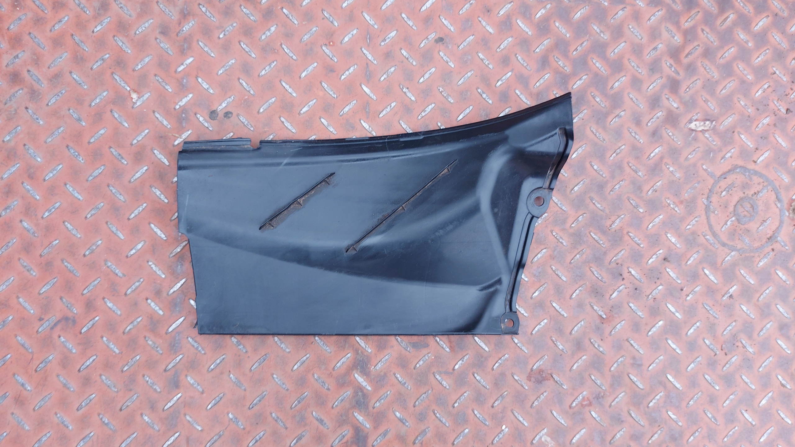 mudguard flap right rear part TOYOTA AYGO X 22