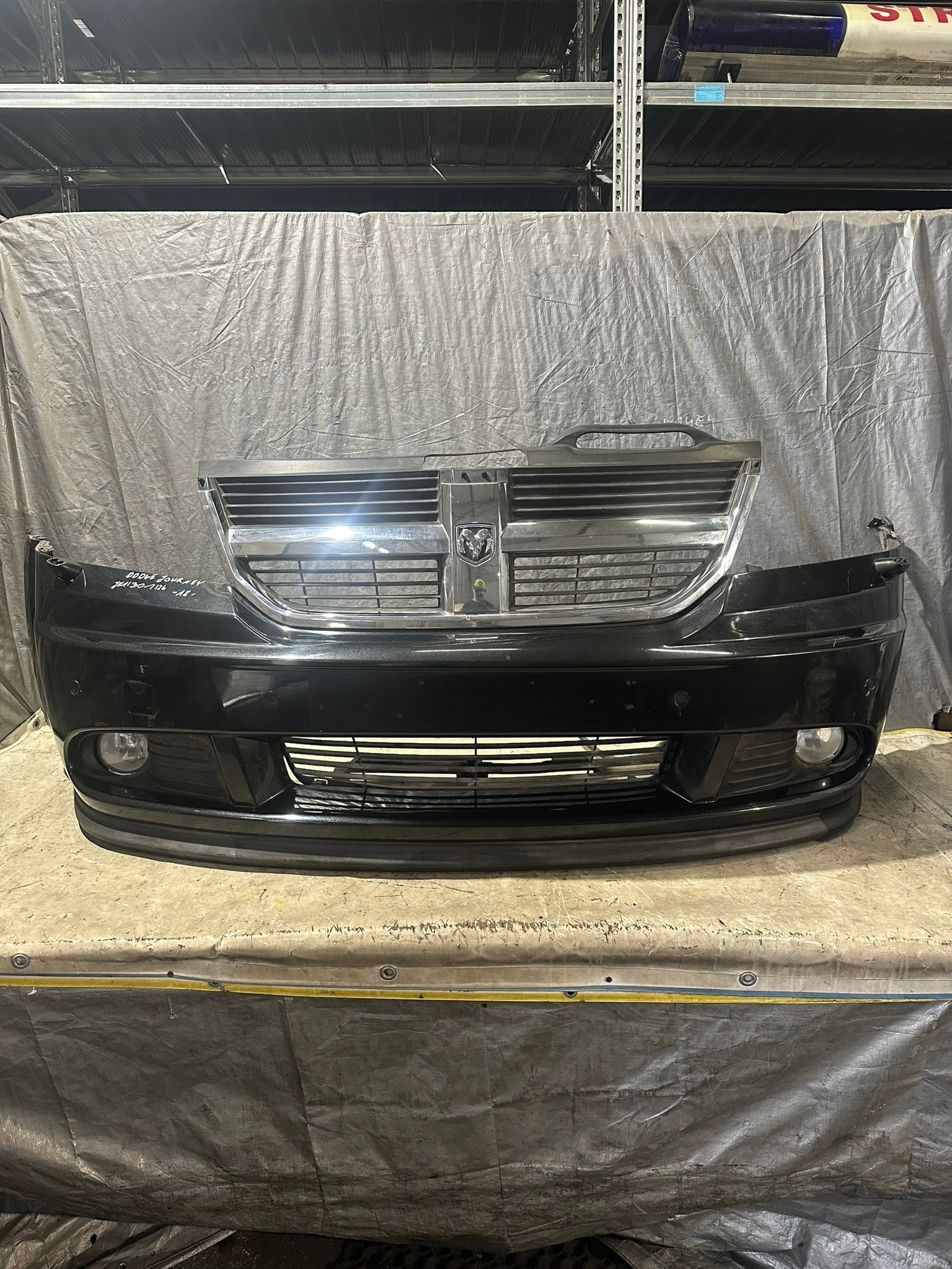 bumper front PDC DODGE JOURNEY 2009R black