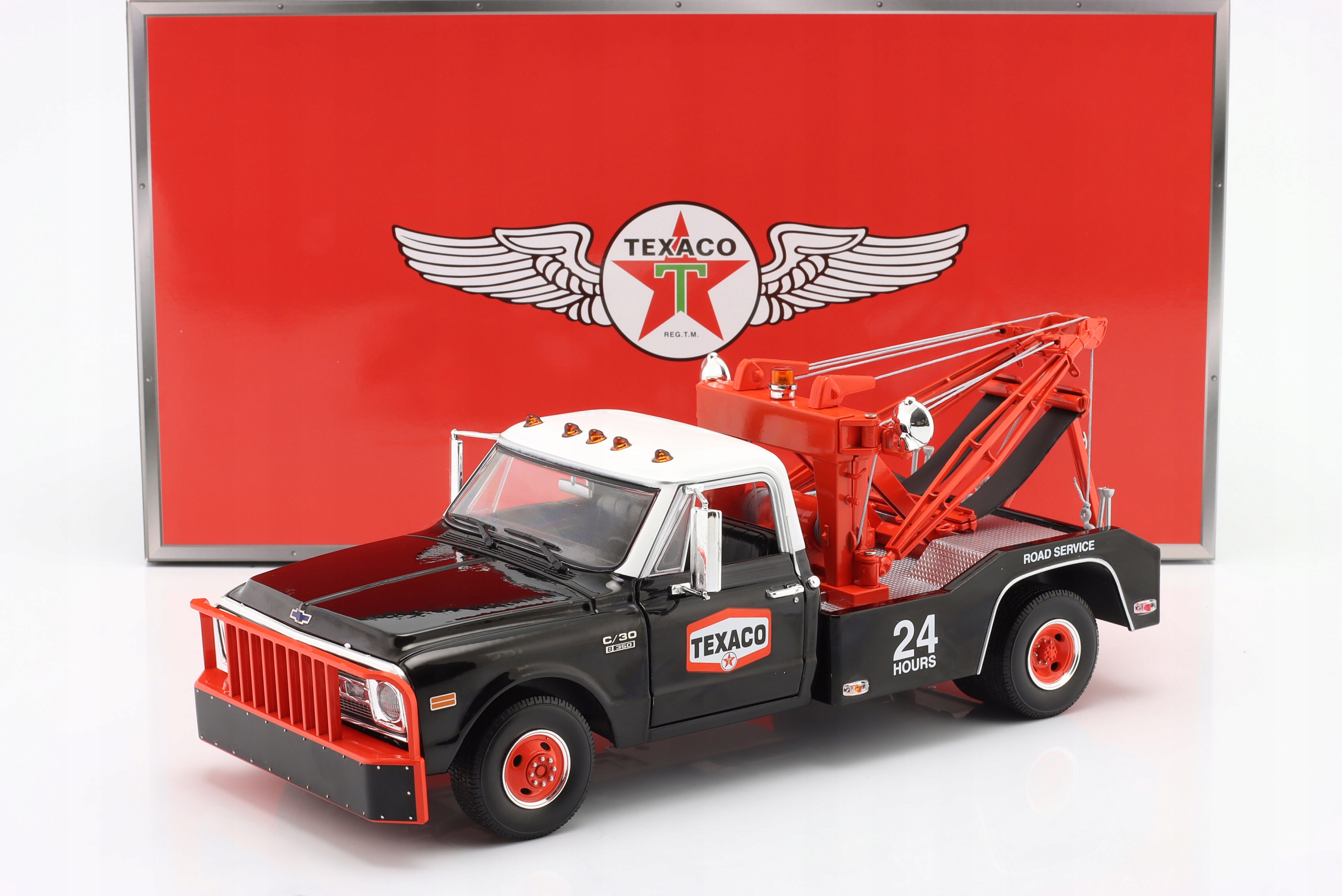 Greenlight Greenlight Chevrolet C-30 1969 Dually Wrecker Texaco 1:18