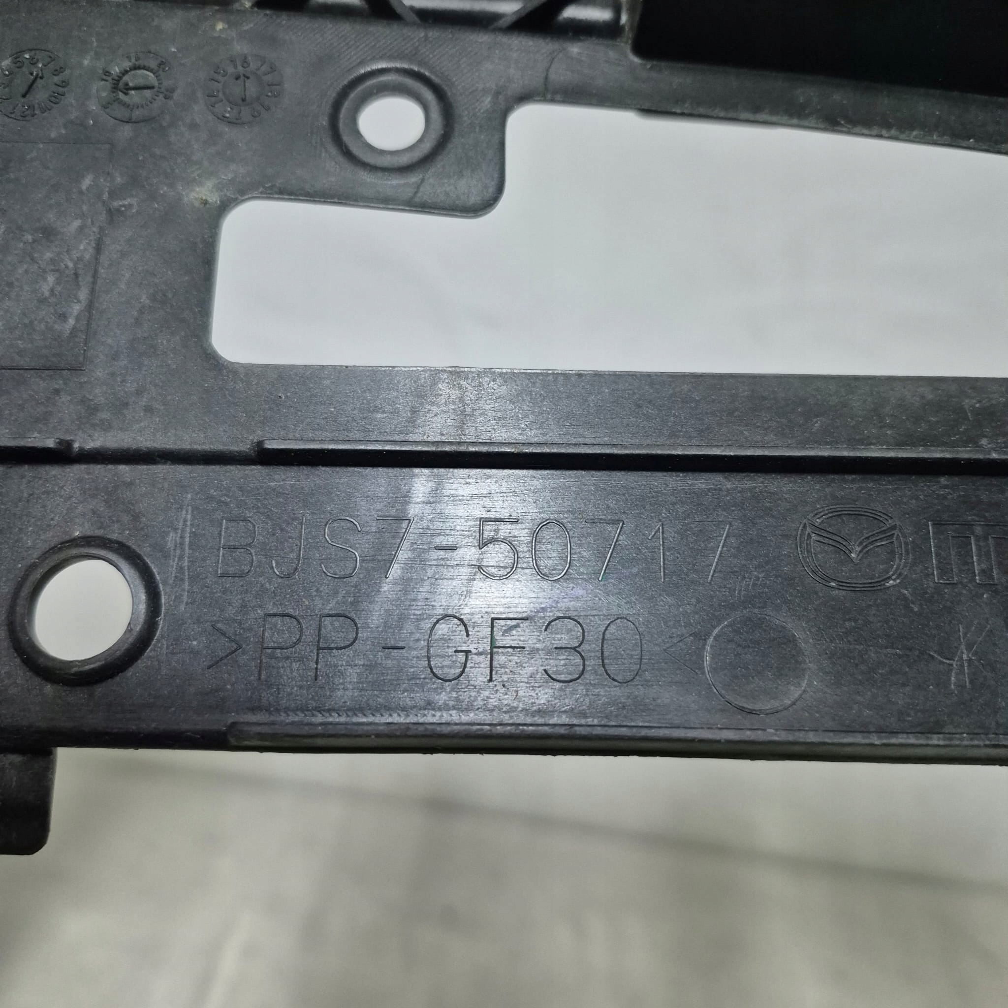 MAZDA 3 III 13-16 kryt příčka GORA stěny