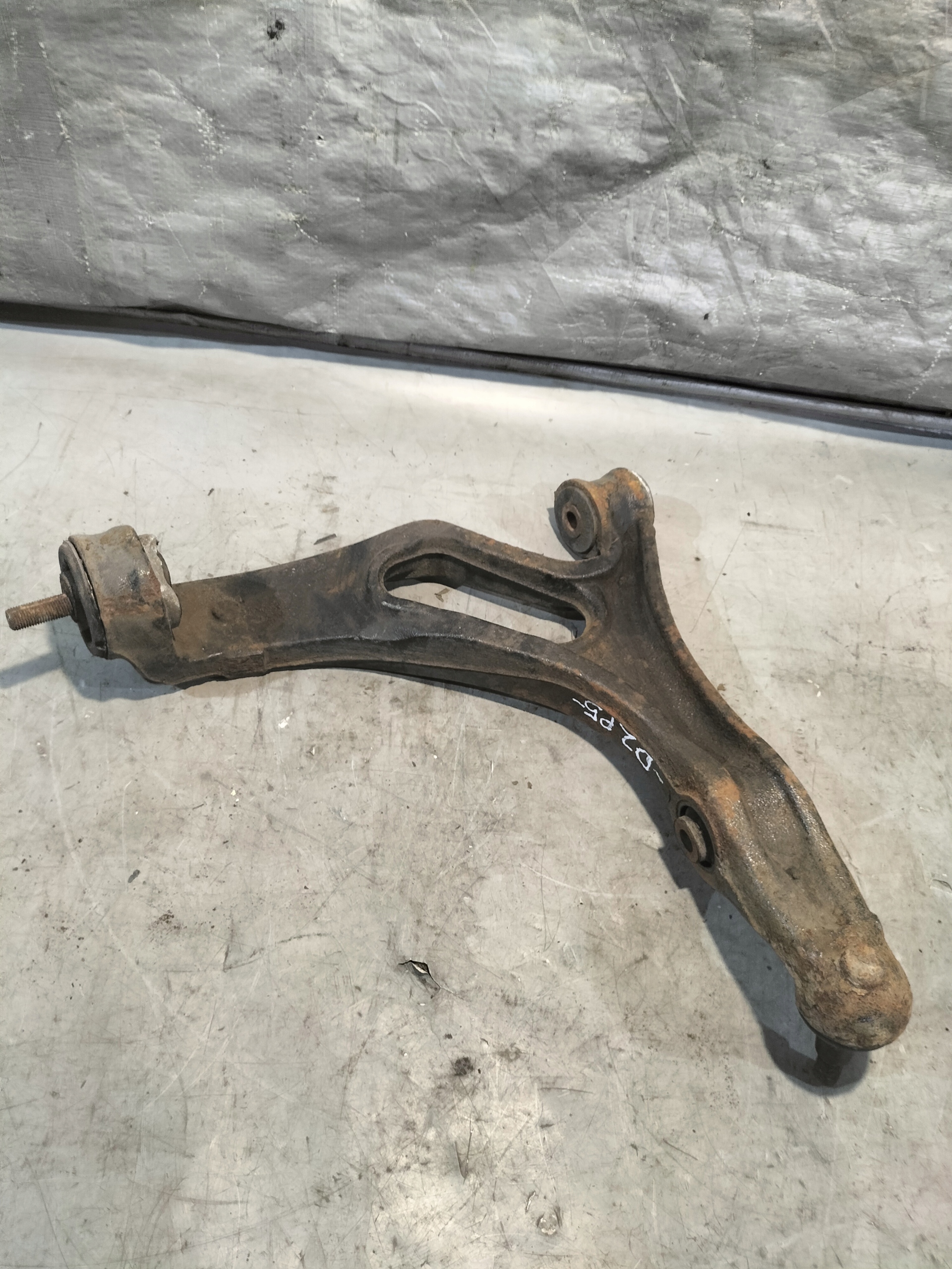 PORSCHE CAYENNE and arm right front