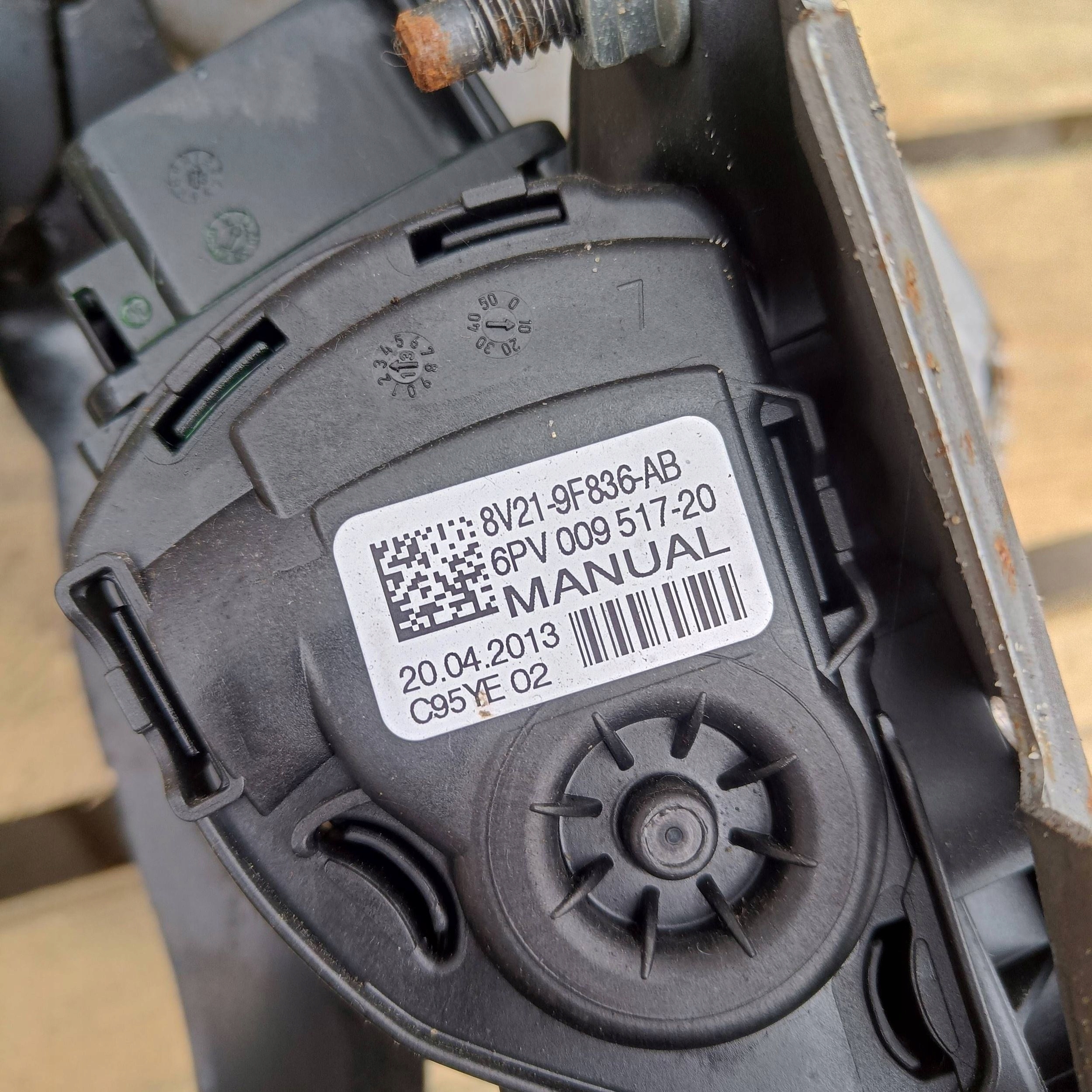 Ford Fiesta MK7 LIFT 1.0 Gaspedal Bremse