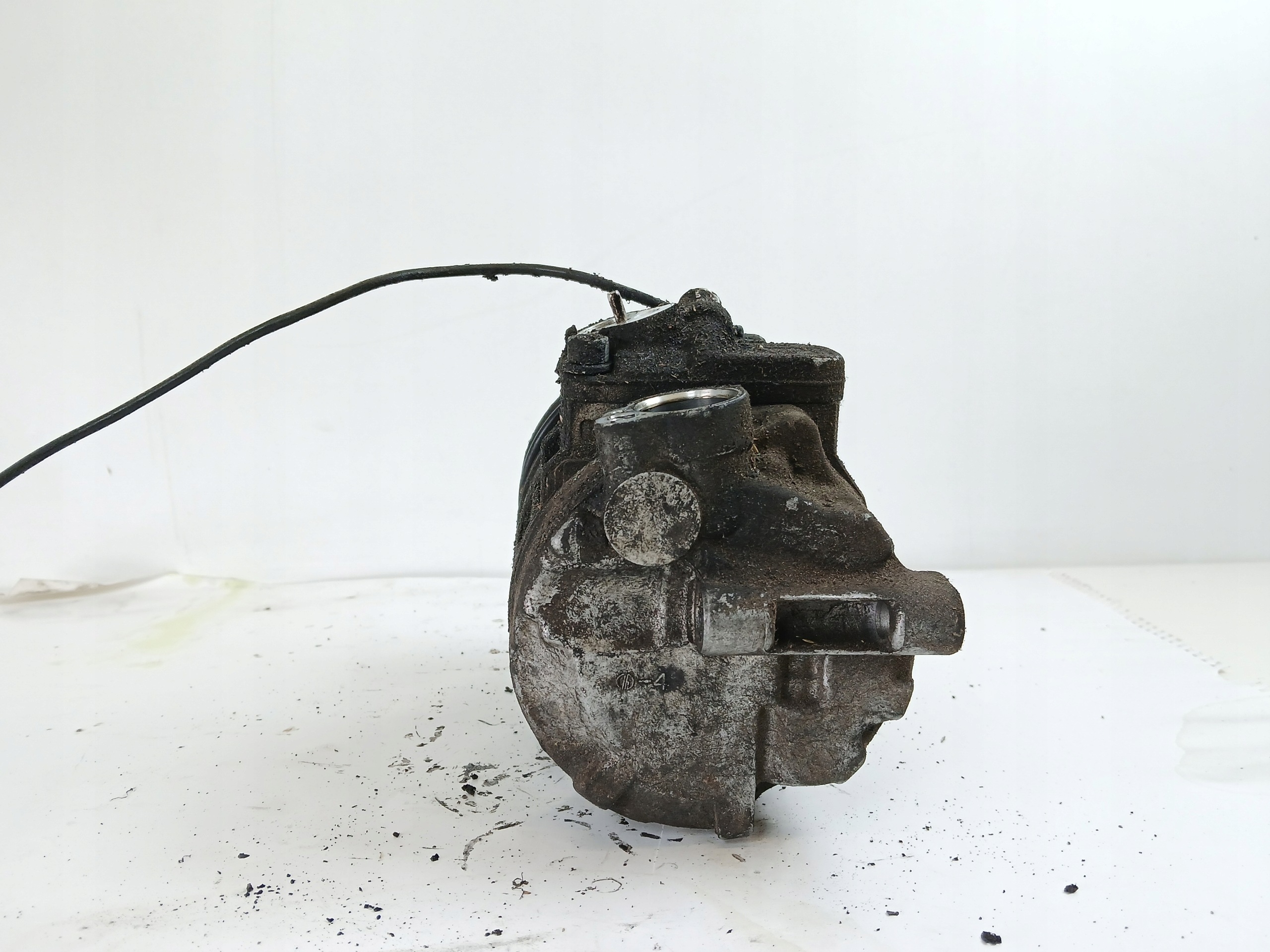 AUDI A6 C5 A4 B5 2.5 TDI compressor; compressor of the air conditioning 4B0260805B