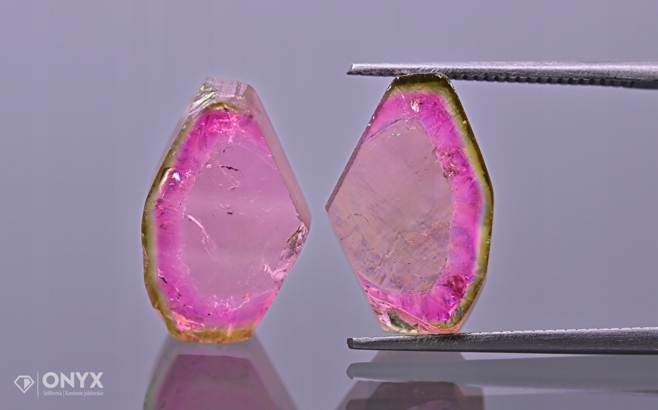 Turmalín mělký Para nepravidelný 15x9,5 mm