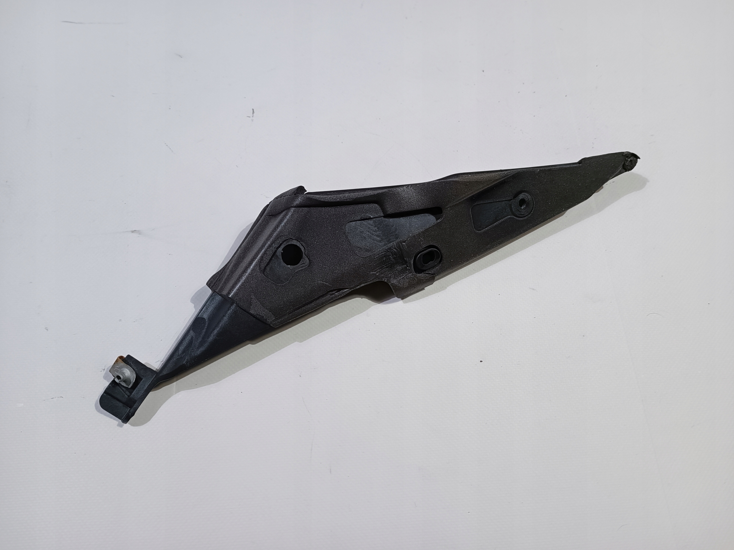 Support plaque Moulage slupka A Gauche Corvette C6