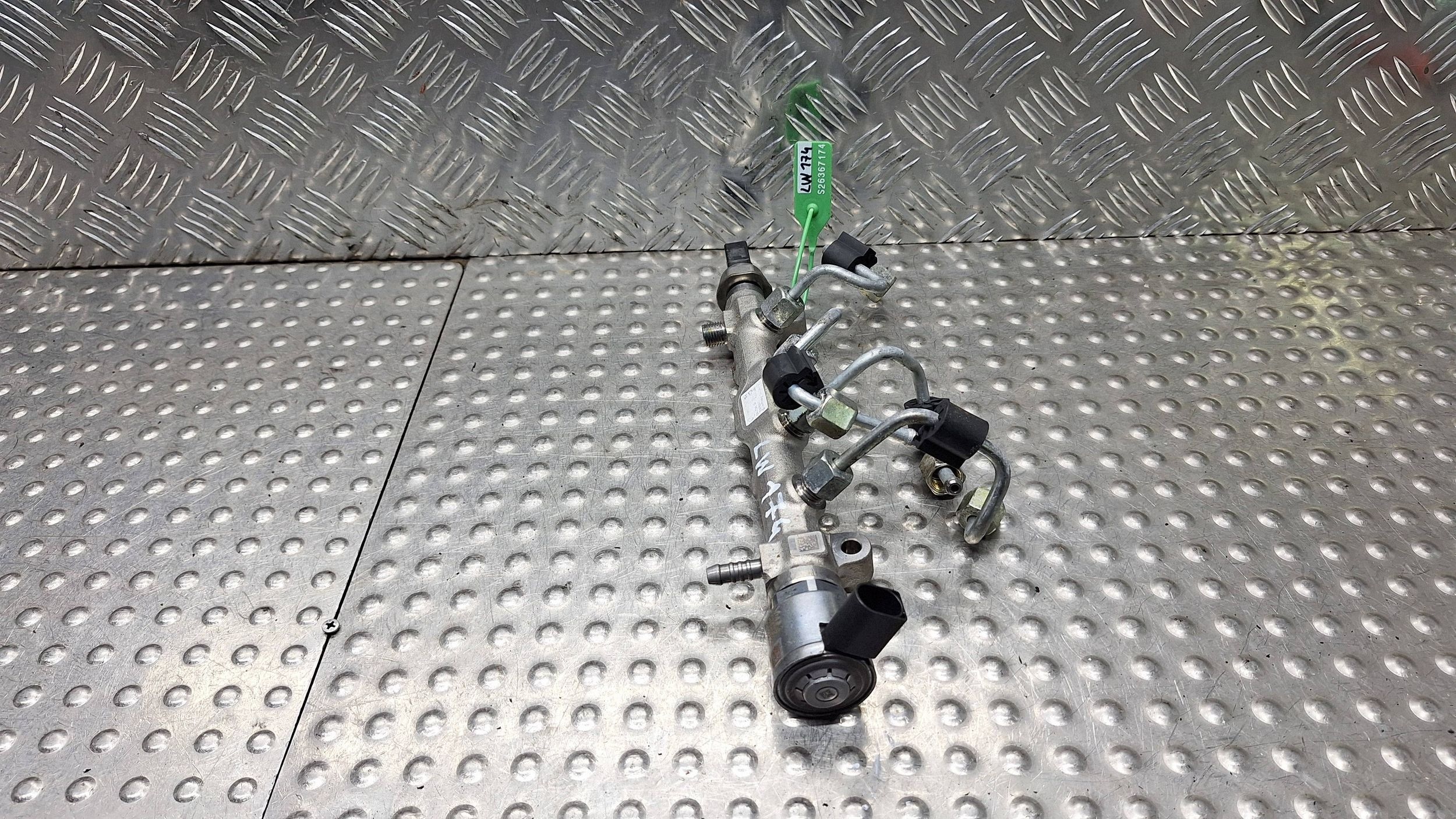 injection ramp sensor 04L089G OCTAVIA III LEON III GOLF VII A3 8V 2.0TDI