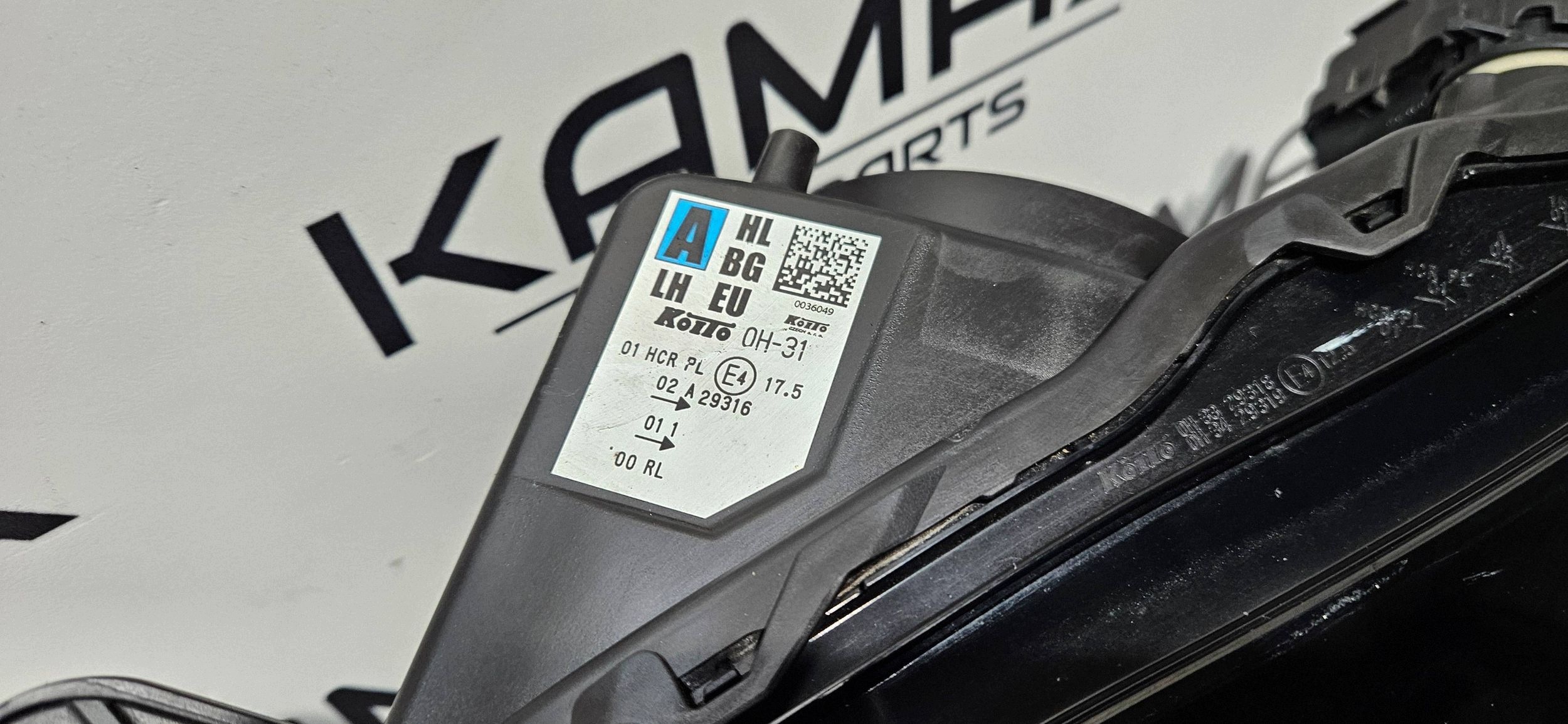 light left front TOYOTA AYGO X 22- original KOITO 0H-31