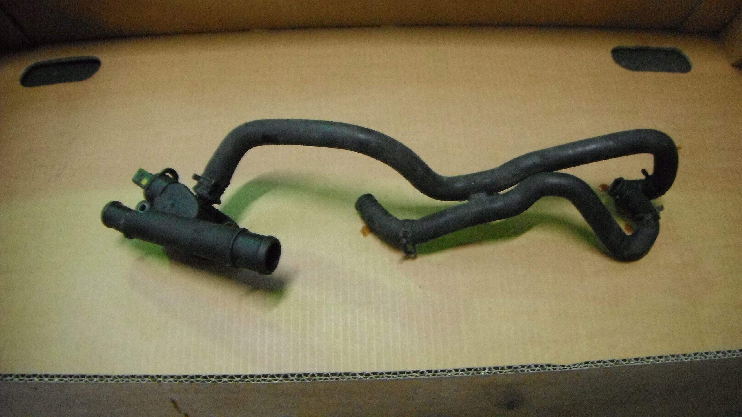 VW CADDY INCA 1.9 SDI 96-04 OBUDOWA TERMOSTATU