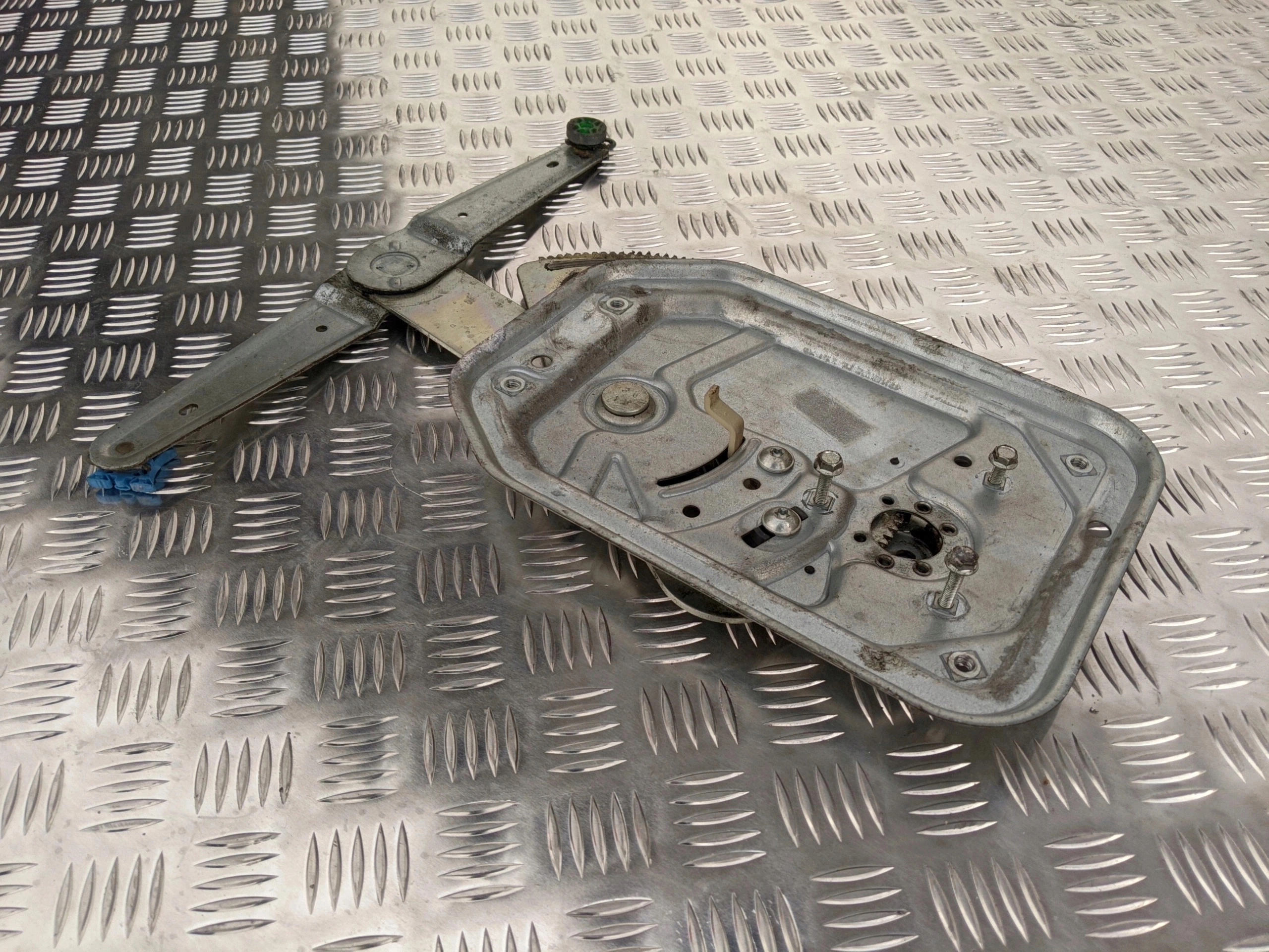 MECHANIZM PODNOSZENIA SZYB SCANIA 4 SCANIA R Producent części Scania OE