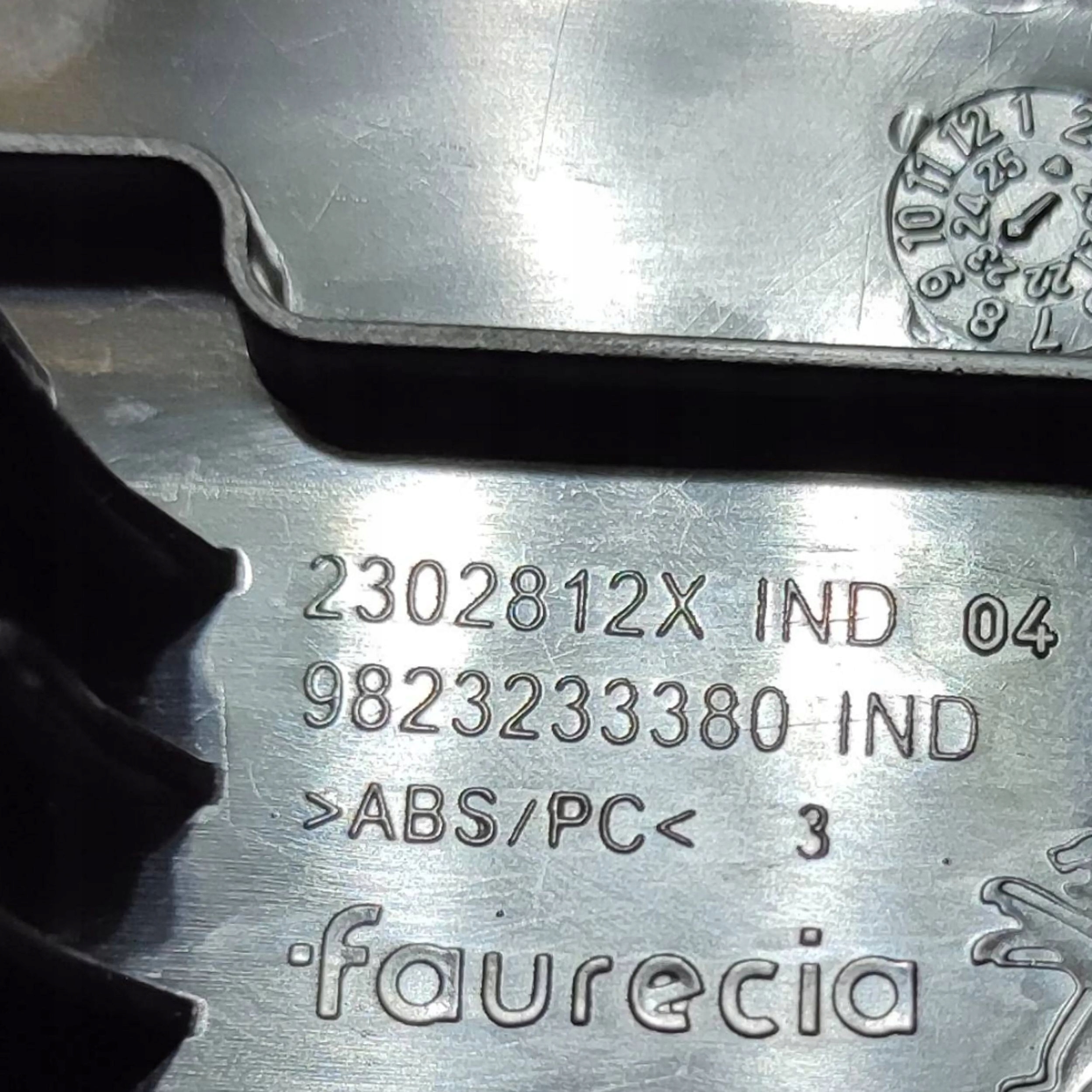 Peugeot 208 II 23r 1.2 front side right cover przycisku windows