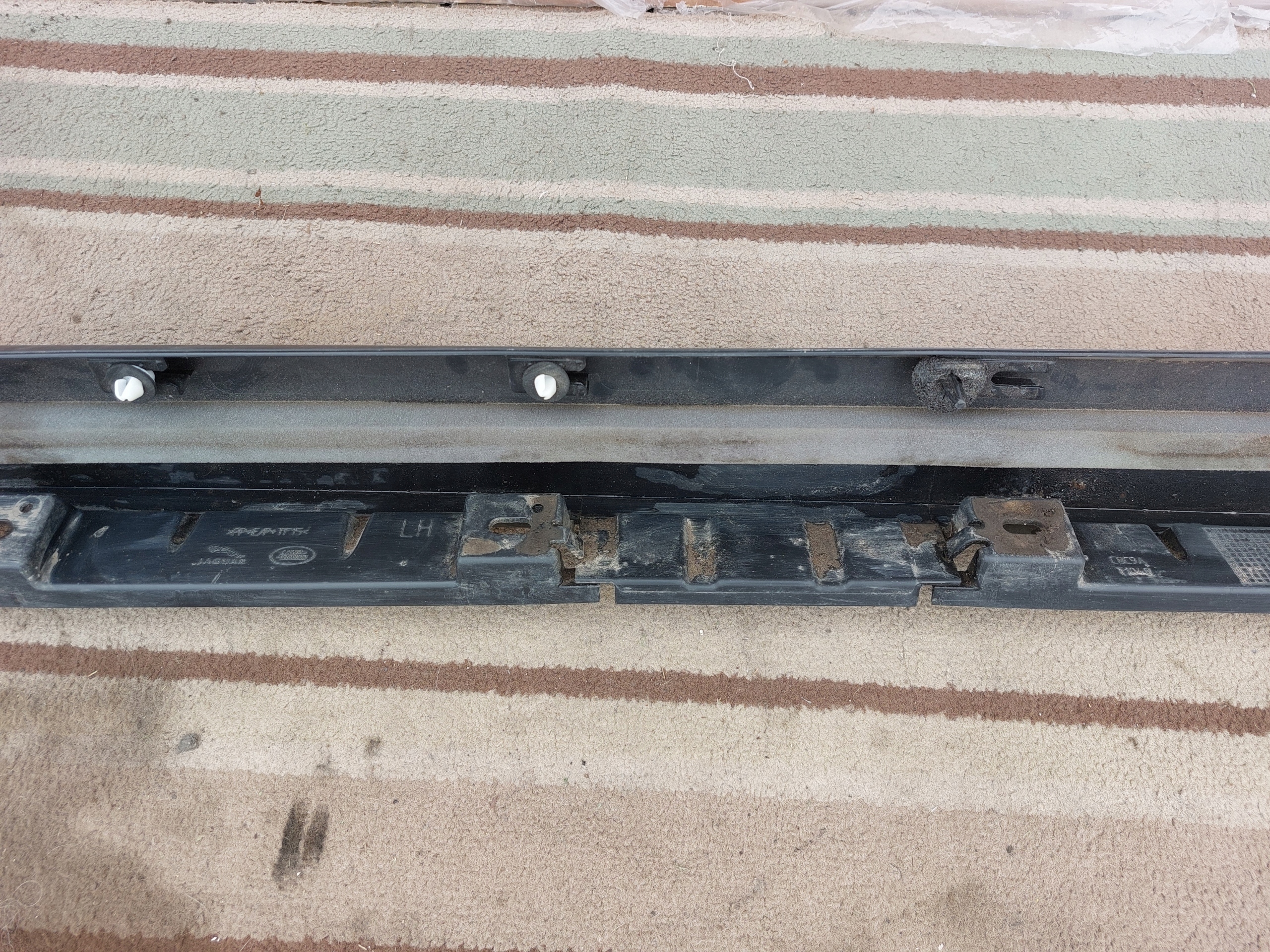 moulding threshold left Land Range Rover Velar L560