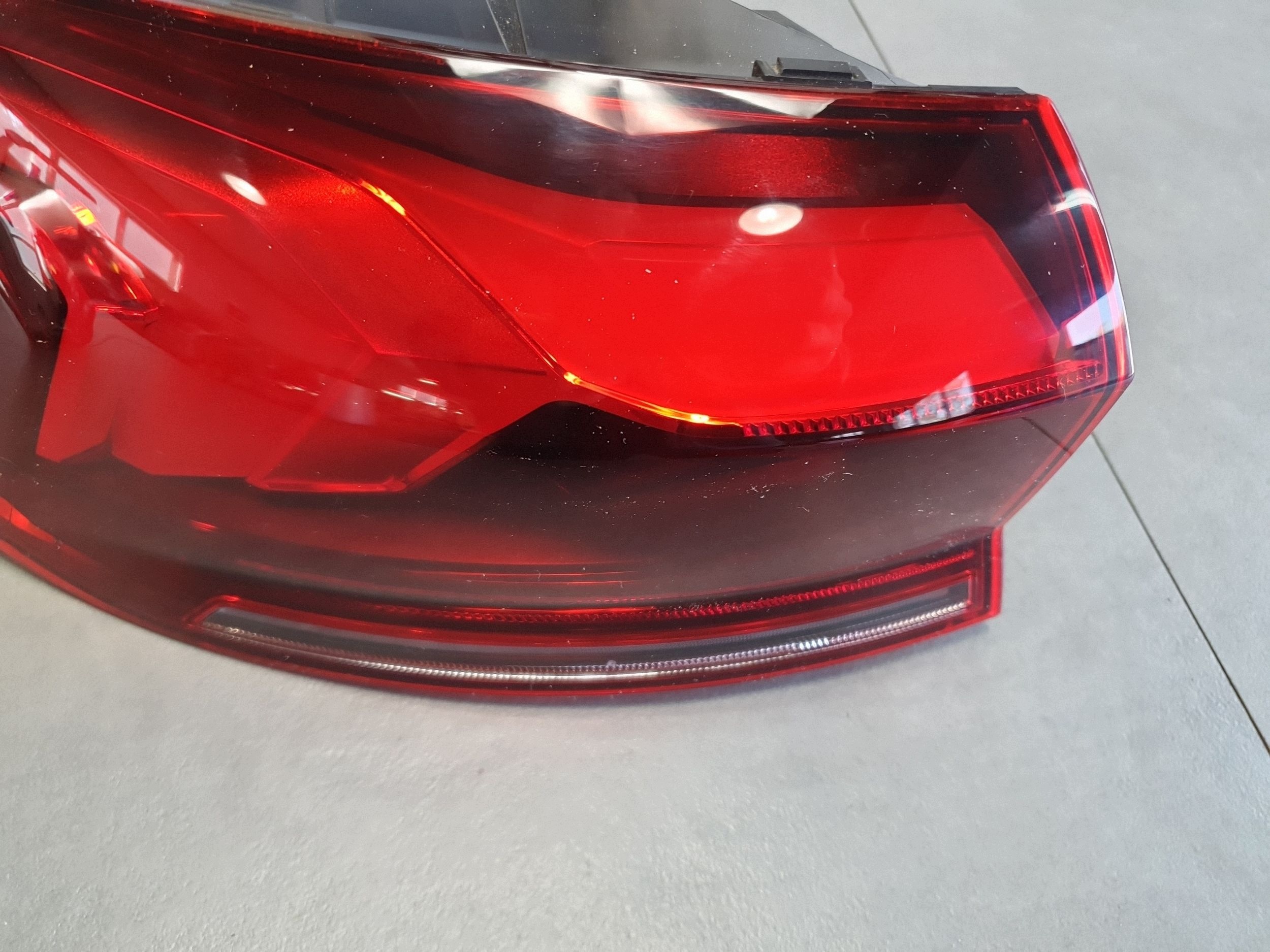 Audi Q6 e-tron feu gauche arrière arrière oled 85H945207