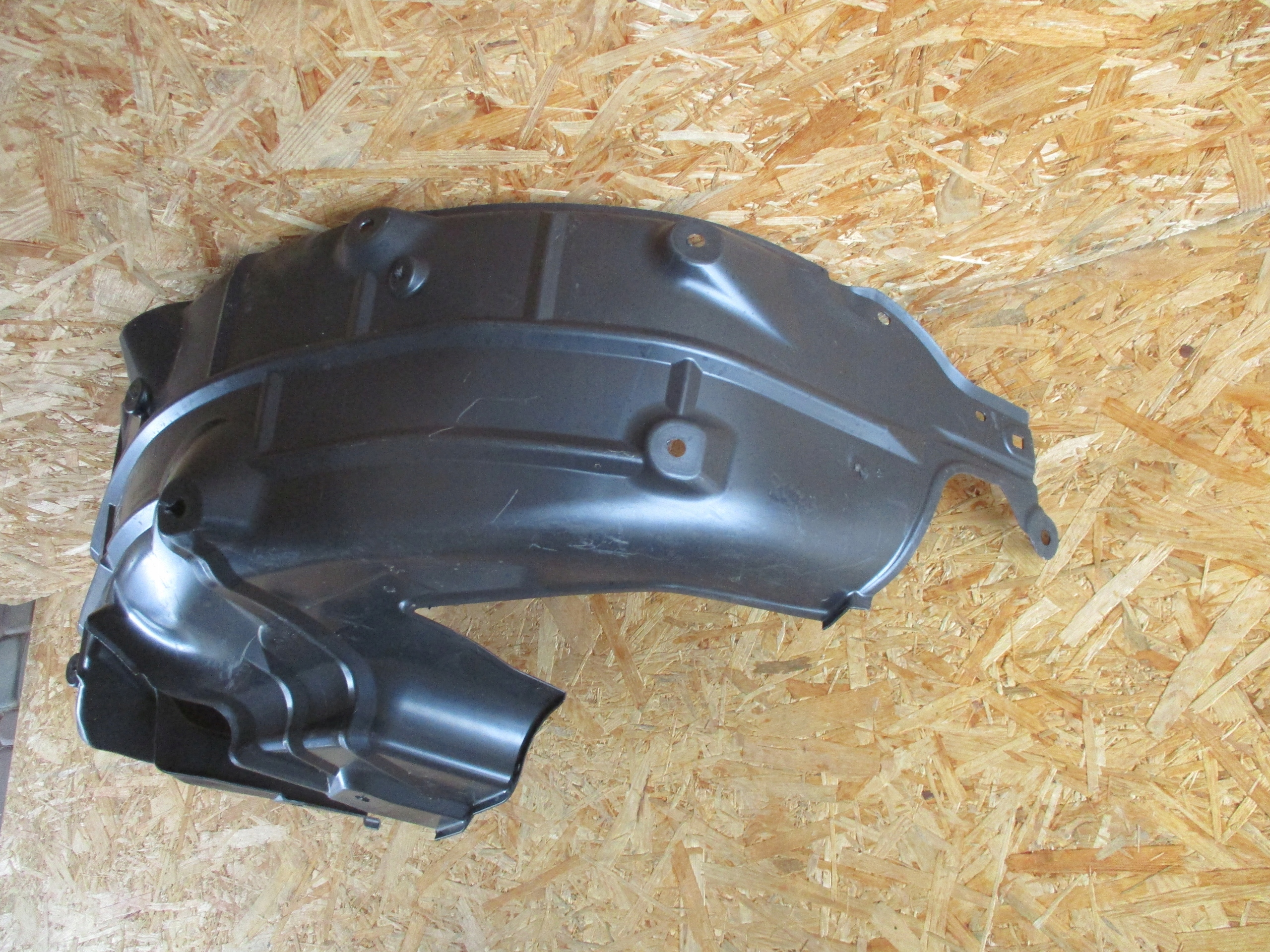 mudguard left rear. TOYOTA YARIS CROSS 20