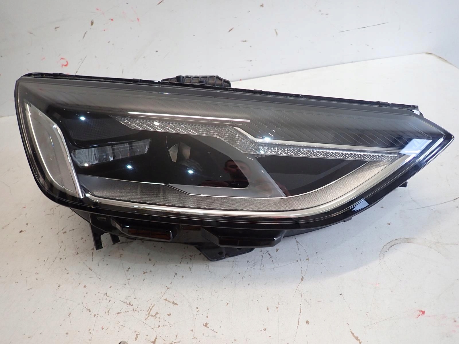 light front right AUDI A4 B9 LIFT 2019- FULL LED
