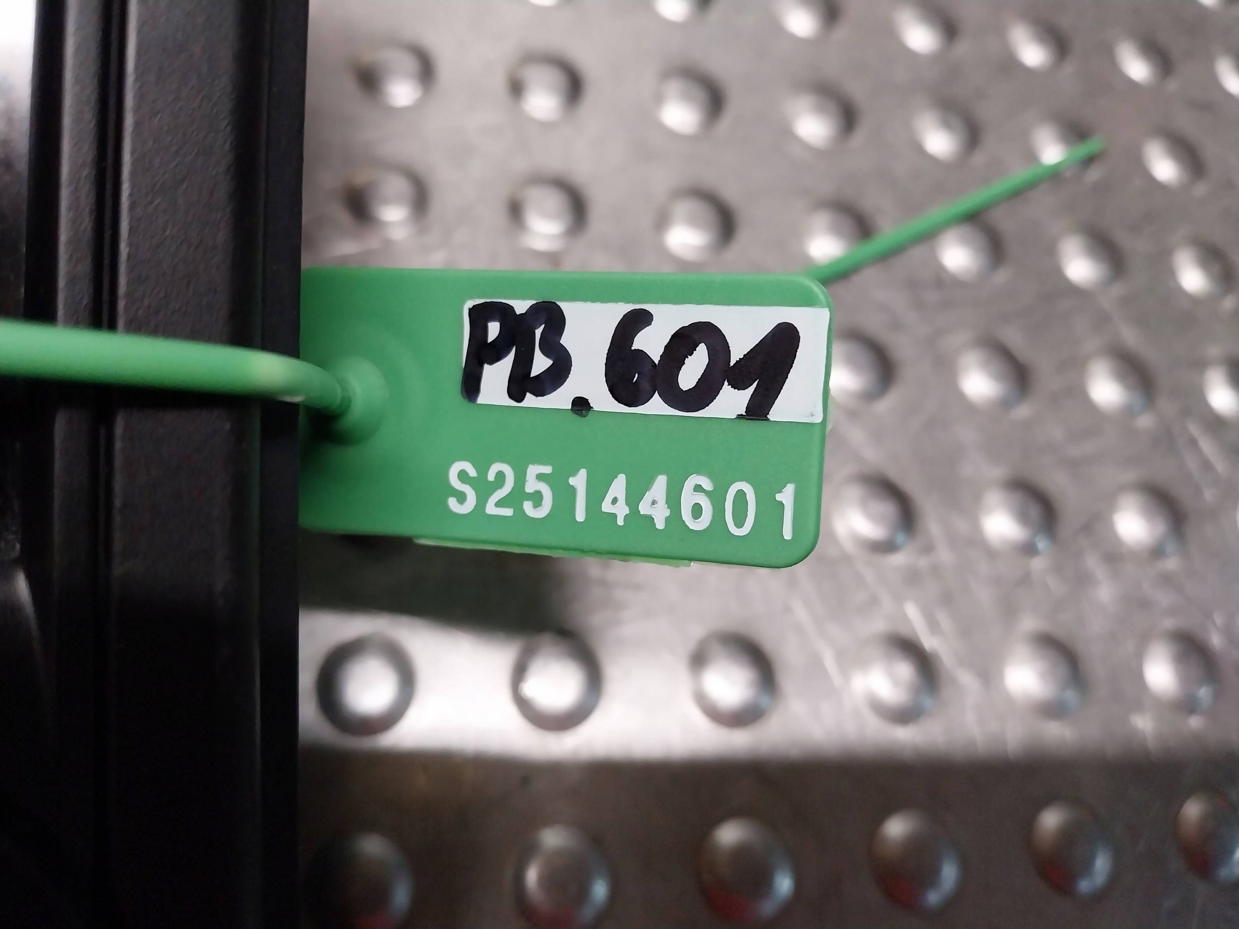 PANEL rešetka ventilacije klimatizacije 9221853 BMW E81 E82 E87 E90 E91 E92