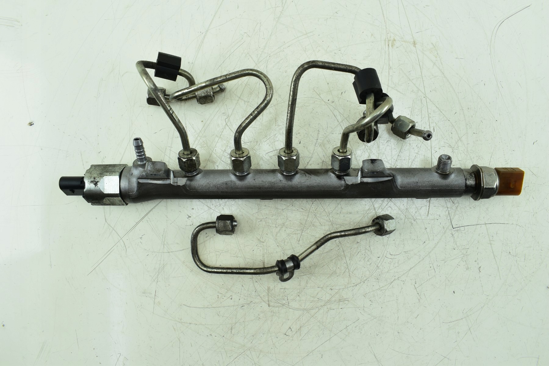 injection ramp sensor VW PASSAT B7 GOLF VI AUDI A3 8P 1.6 TDI 03L130089B