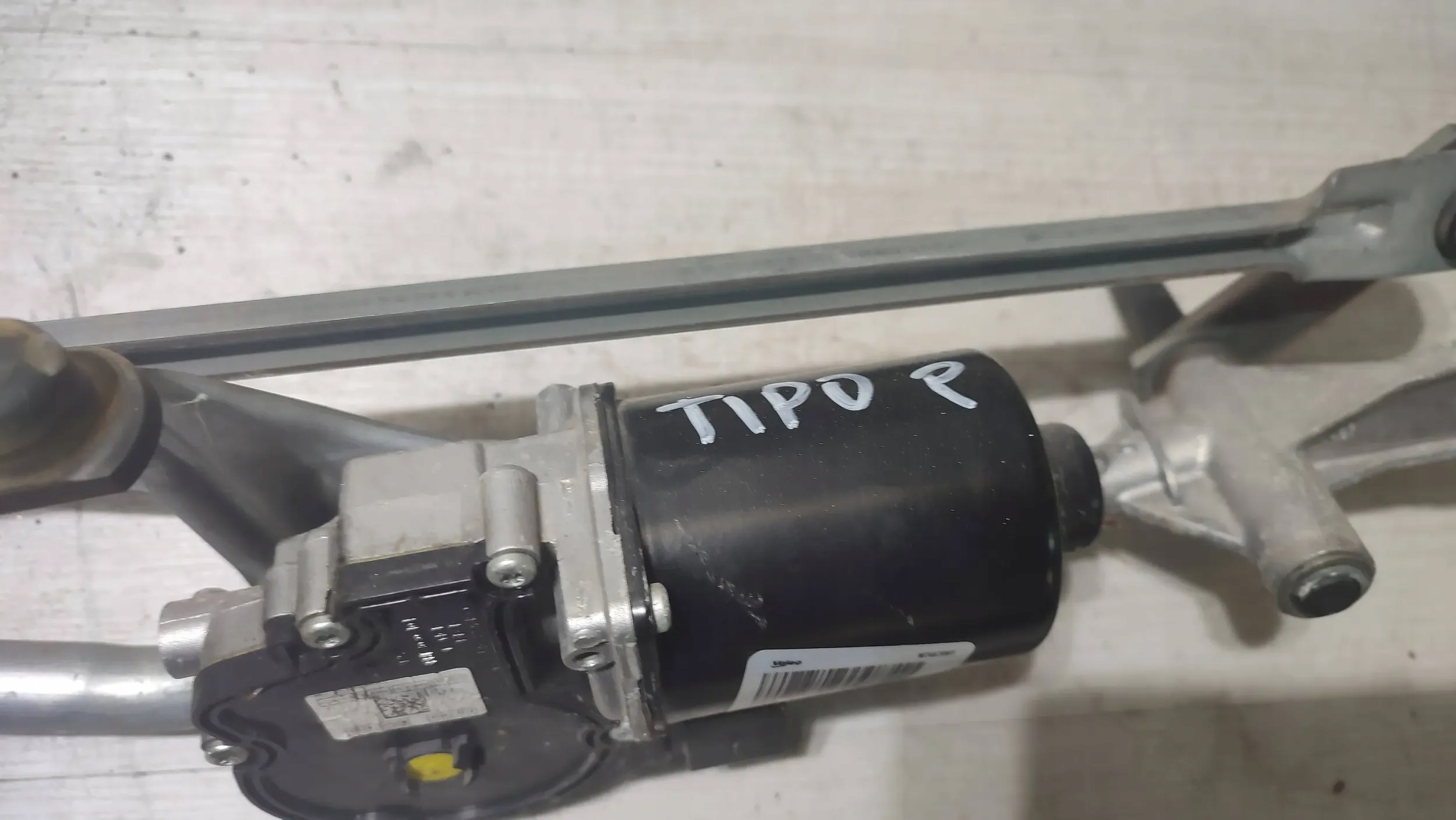 Fiat Tipo II HB 19r. 1.4 wiper mechanism front