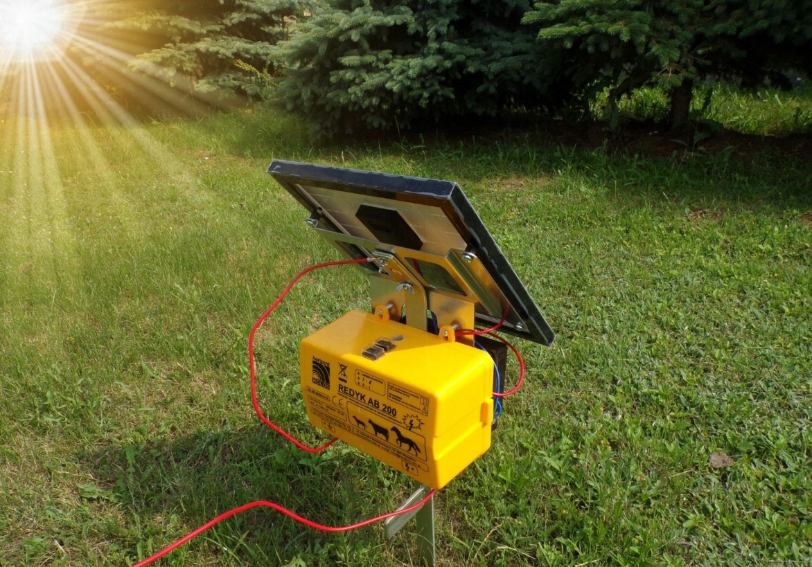 Pastuch Elektryczny Zestaw-Elektryzator Redyk AB200 z Panelem Słonecznym Marka bez marki